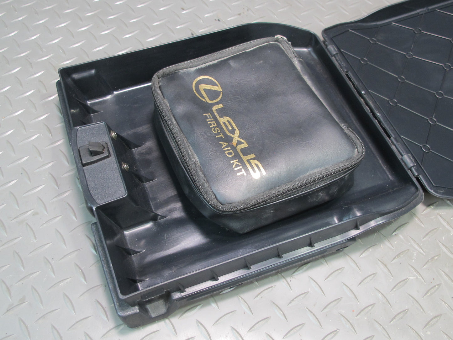 95-00 Lexus UCF20L LS400 Under Seat First AID KIT w Box 71753-50010 OEM