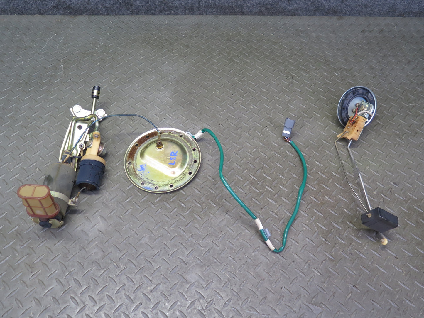 98-99 Lexus UCF20L LS400 1UZFE Set of 2 Fuel Pump Level Sensor Sending Unit OEM