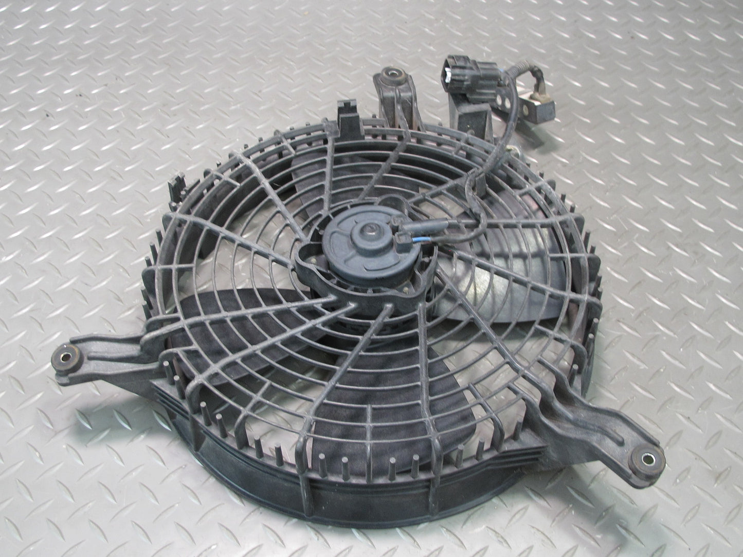 95-00 Lexus UCF20L LS400 4-BLADE Engine Cooling Fan Motor w Shroud OEM