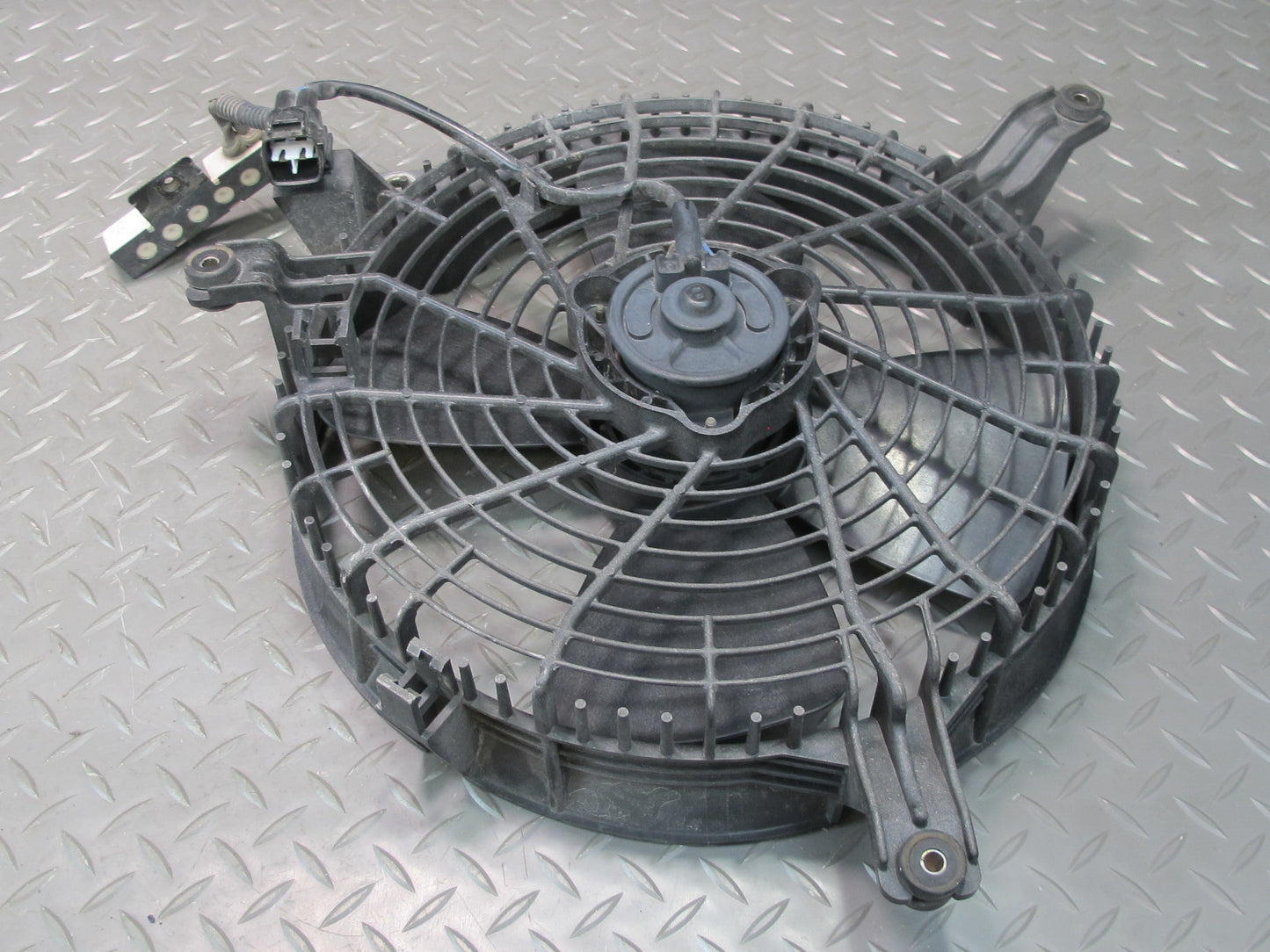 95-00 Lexus UCF20L LS400 4-BLADE Engine Cooling Fan Motor w Shroud OEM