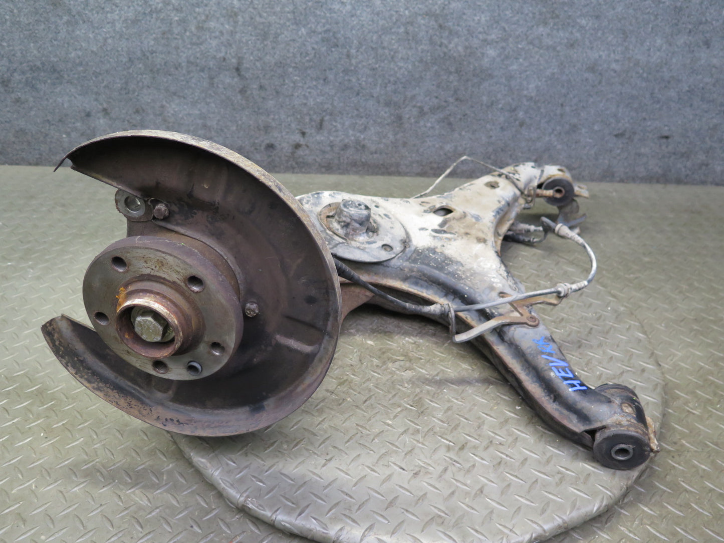 99-03 VW Eurovan T4 Rear Right Spindle Knuckle Wheel Hub Bearing OEM