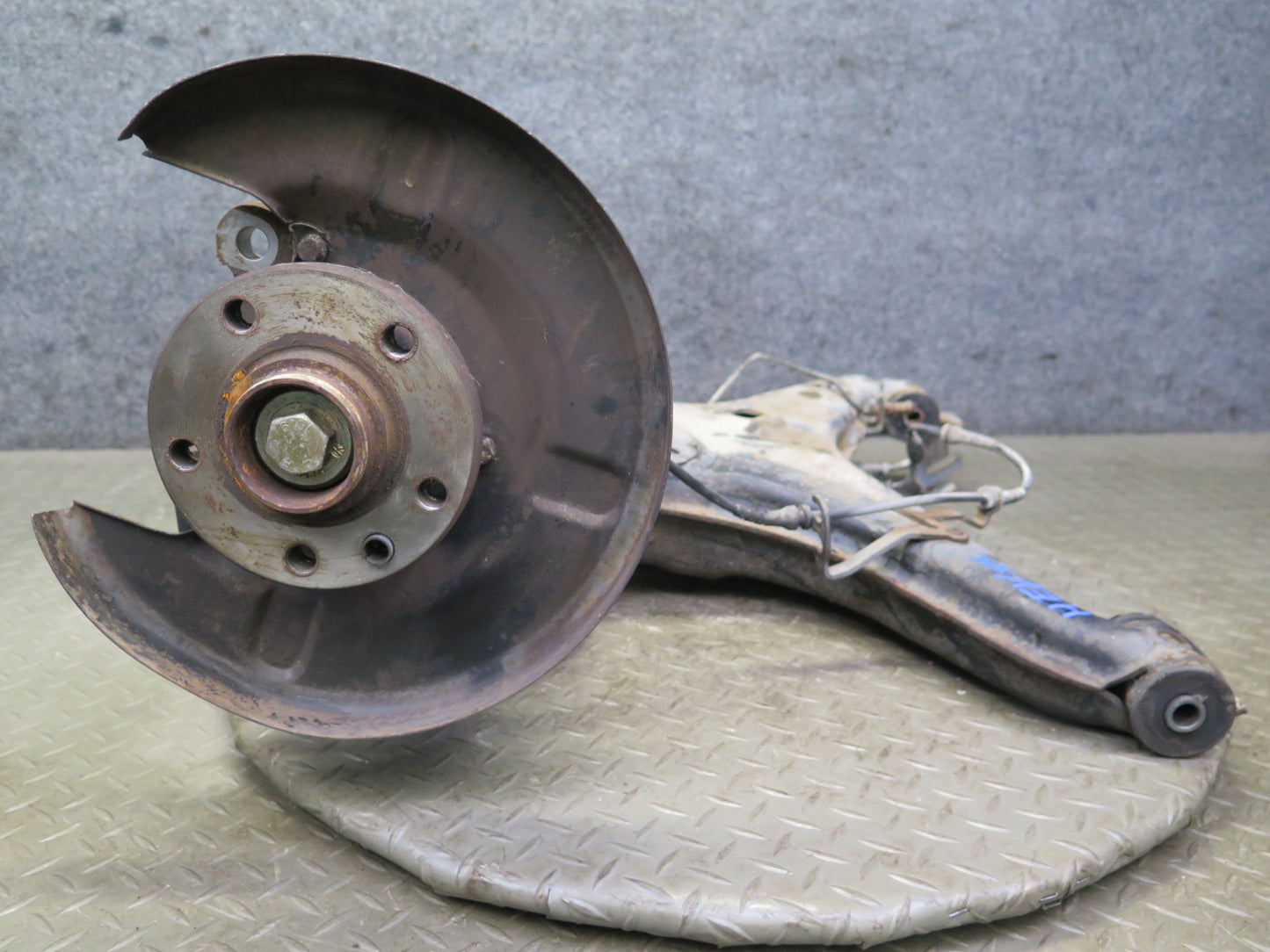 99-03 VW Eurovan T4 Rear Right Spindle Knuckle Wheel Hub Bearing OEM