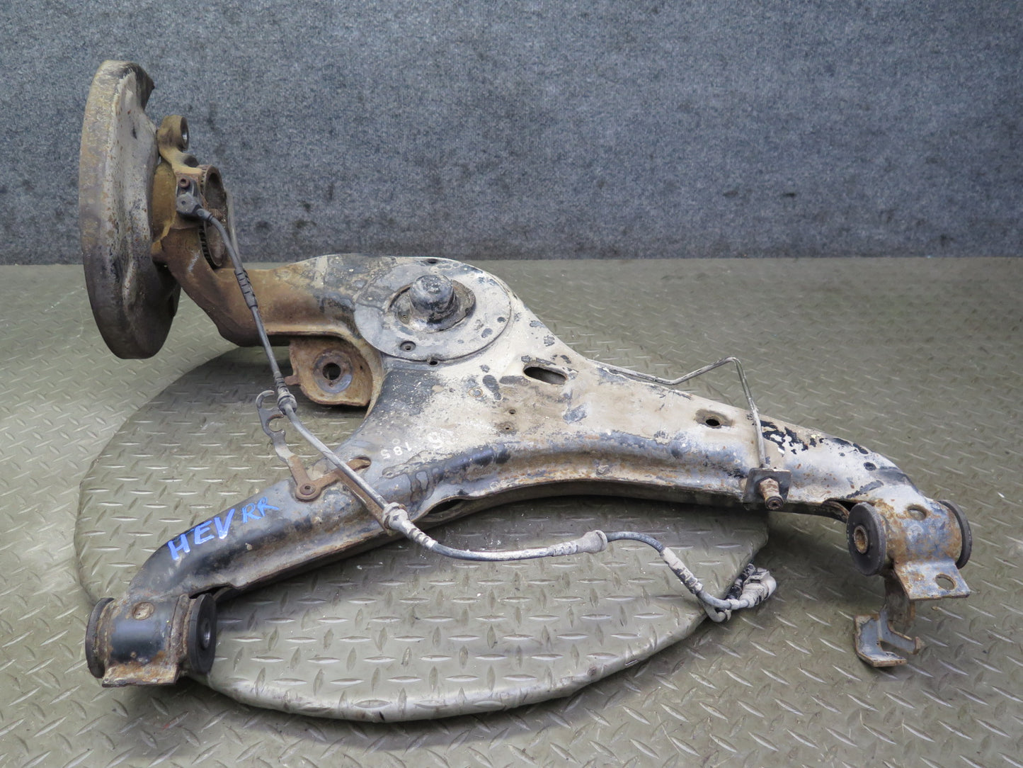 99-03 VW Eurovan T4 Rear Right Spindle Knuckle Wheel Hub Bearing OEM