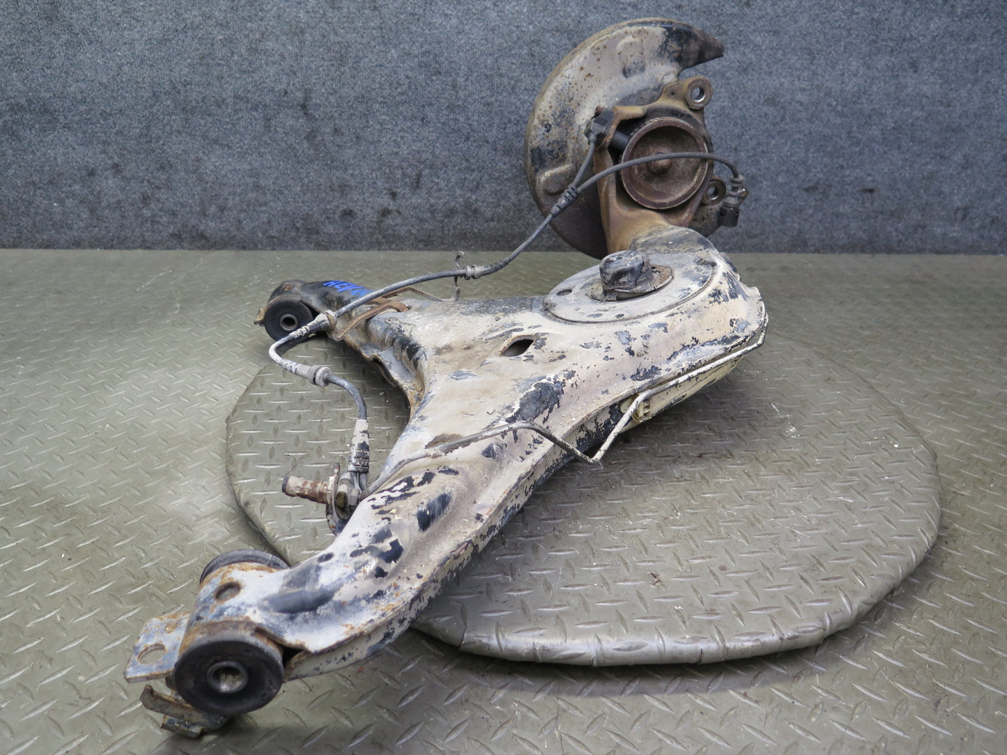 99-03 VW Eurovan T4 Rear Right Spindle Knuckle Wheel Hub Bearing OEM