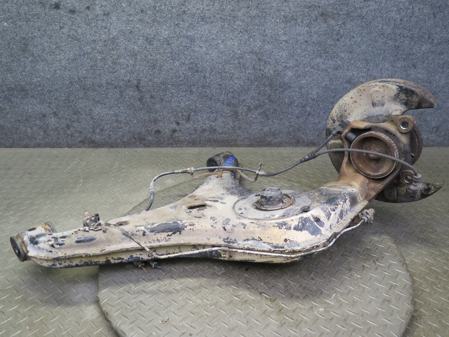 99-03 VW Eurovan T4 Rear Right Spindle Knuckle Wheel Hub Bearing OEM