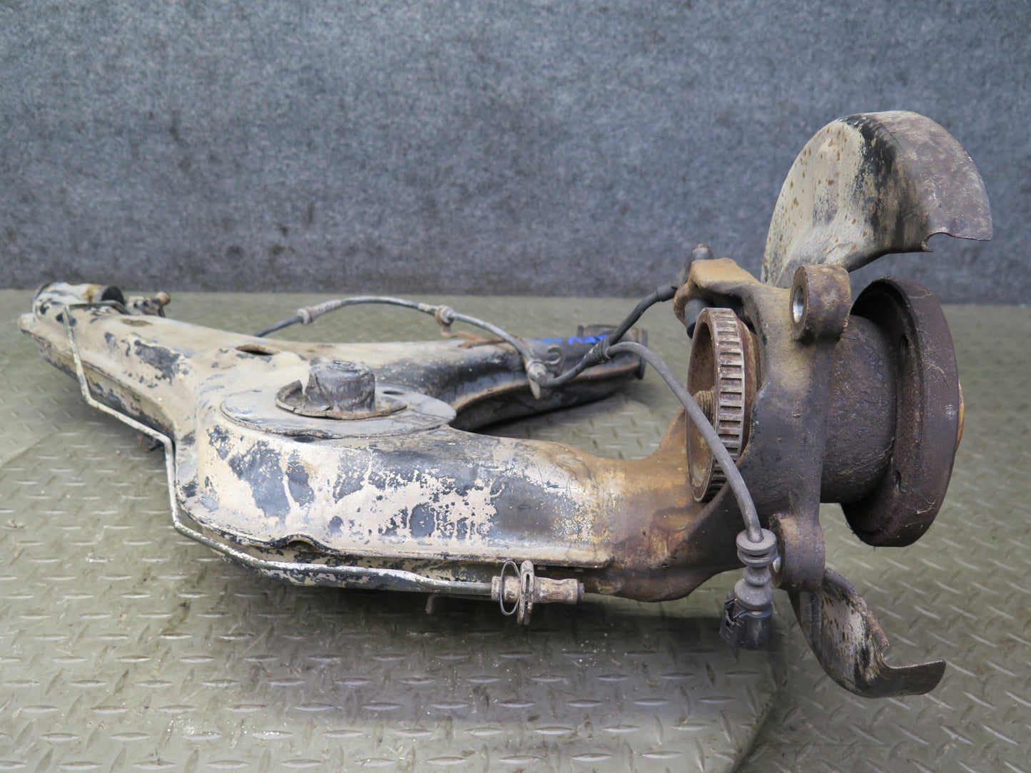 99-03 VW Eurovan T4 Rear Right Spindle Knuckle Wheel Hub Bearing OEM