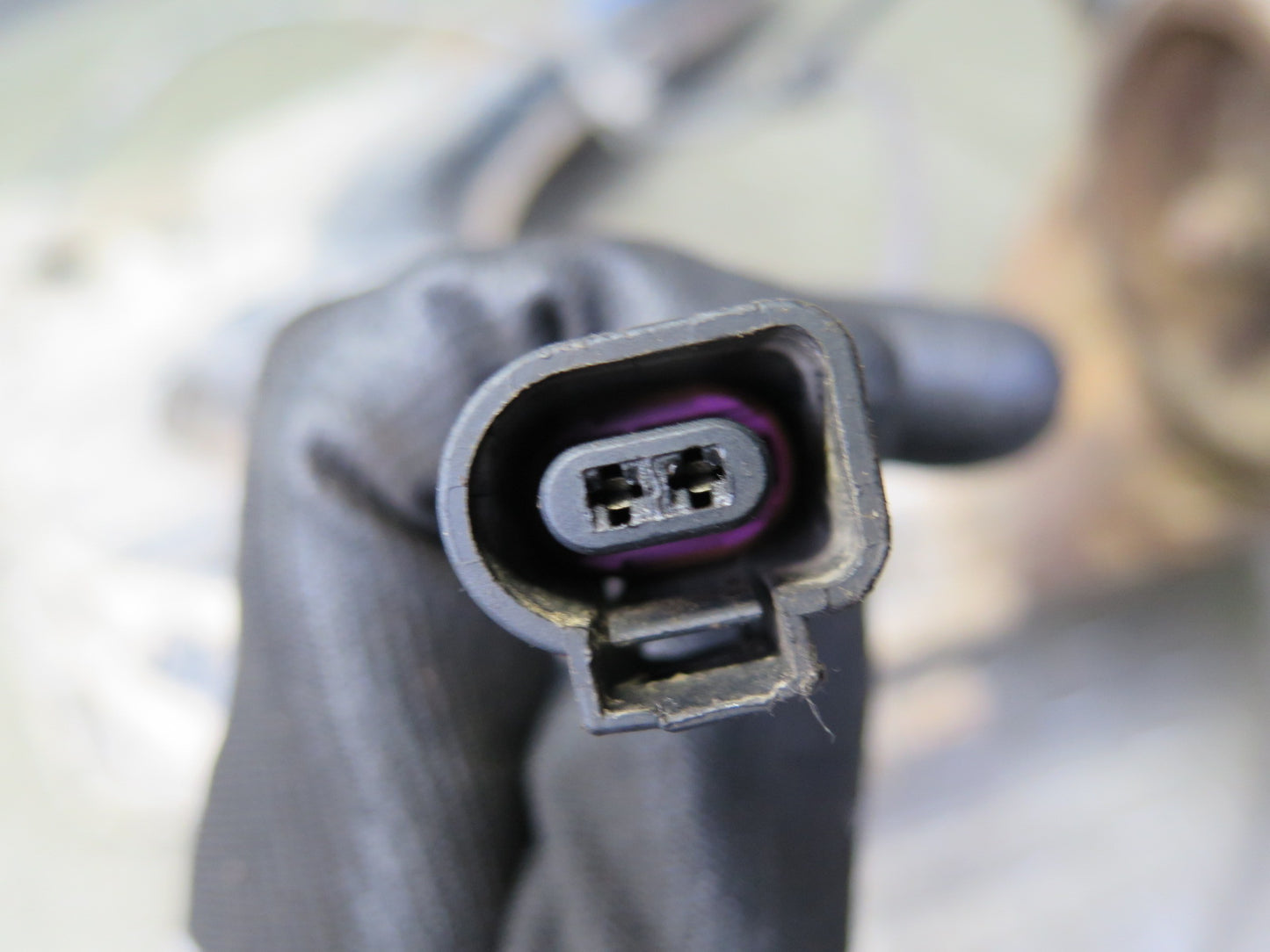 99-03 VW Eurovan T4 Rear Right Spindle Knuckle Wheel Hub Bearing OEM