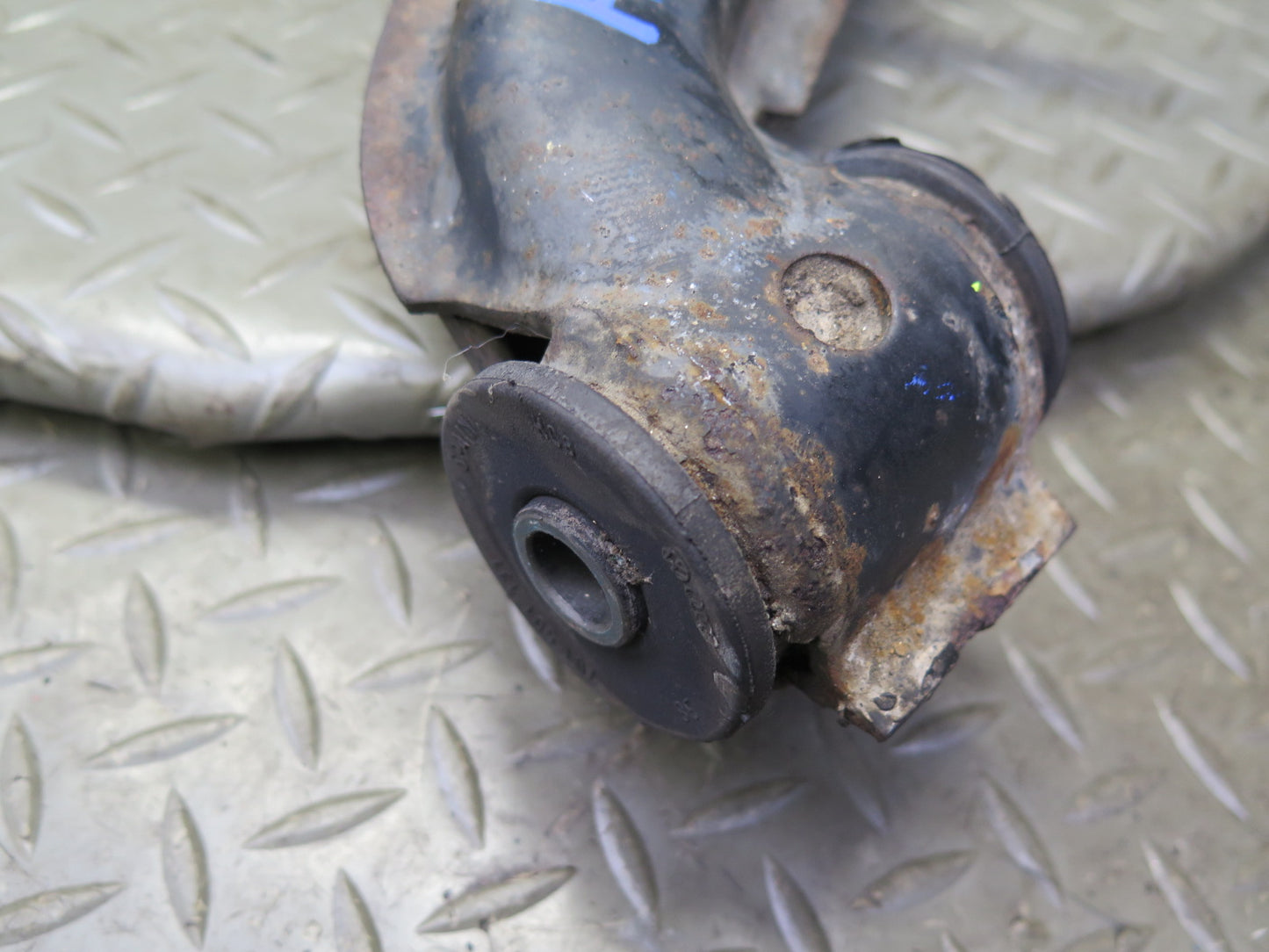 99-03 VW Eurovan T4 Rear Right Spindle Knuckle Wheel Hub Bearing OEM