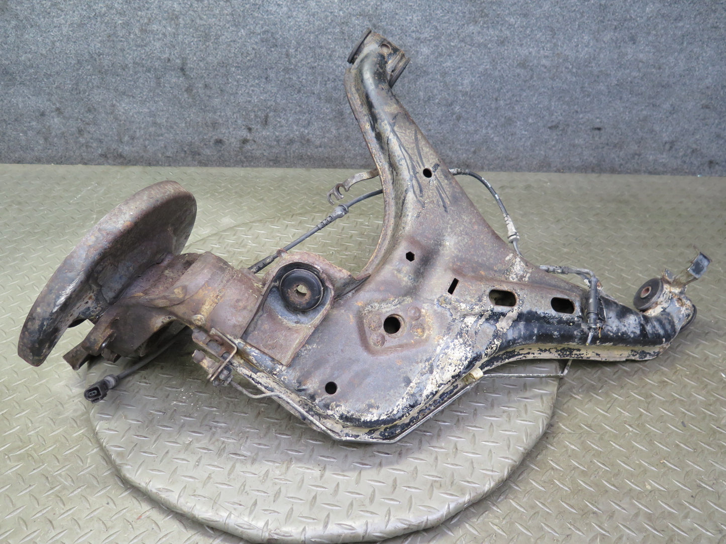 99-03 VW Eurovan T4 Rear Right Spindle Knuckle Wheel Hub Bearing OEM