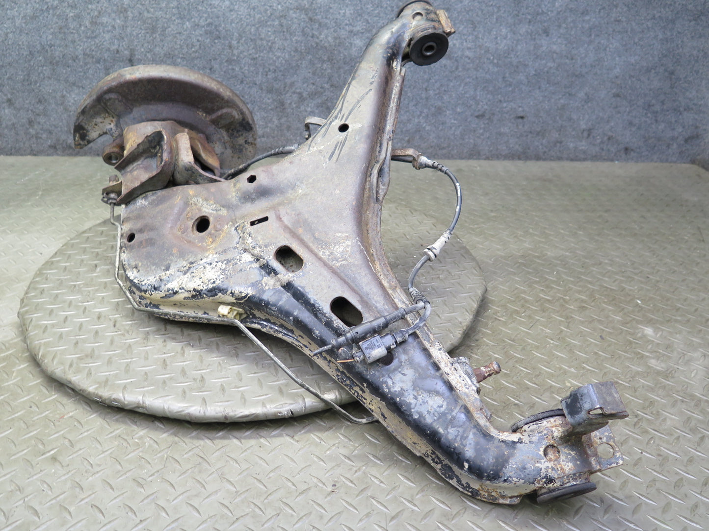 99-03 VW Eurovan T4 Rear Right Spindle Knuckle Wheel Hub Bearing OEM