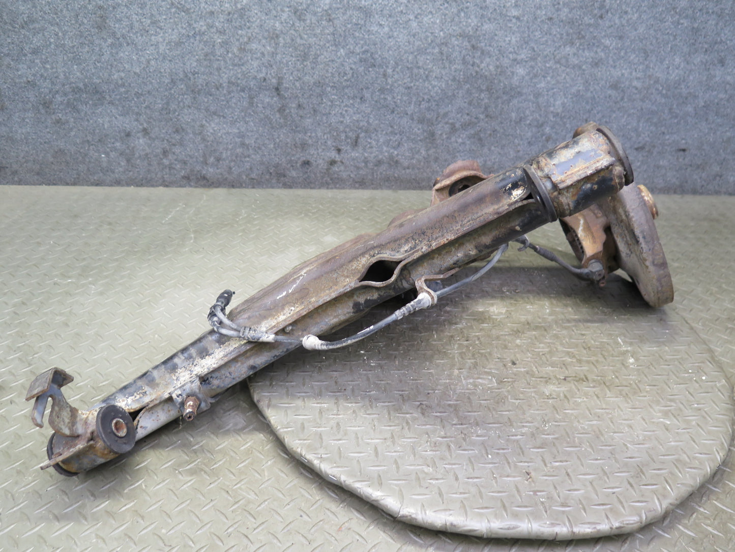 99-03 VW Eurovan T4 Rear Right Spindle Knuckle Wheel Hub Bearing OEM