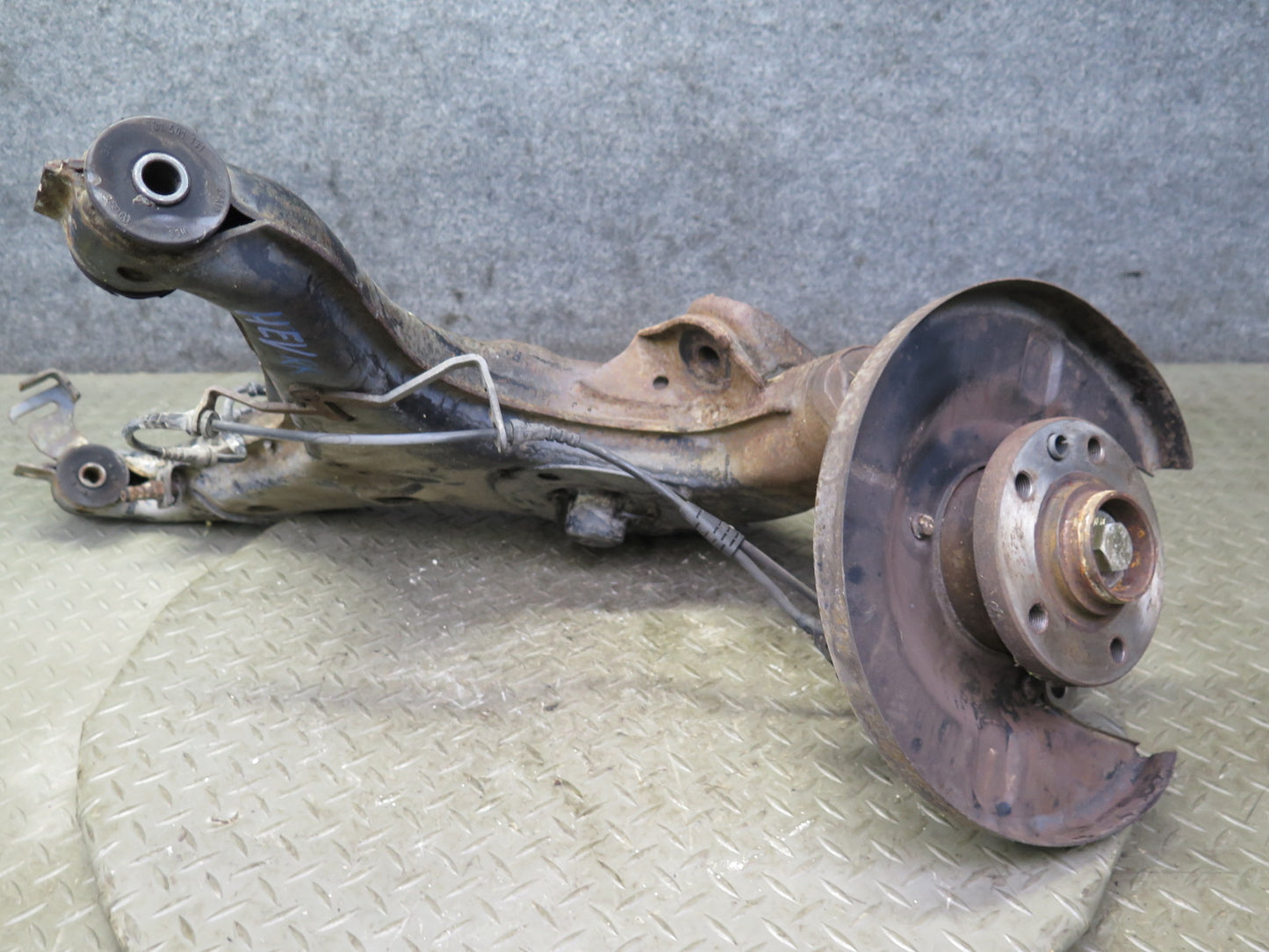 99-03 VW Eurovan T4 Rear Right Spindle Knuckle Wheel Hub Bearing OEM