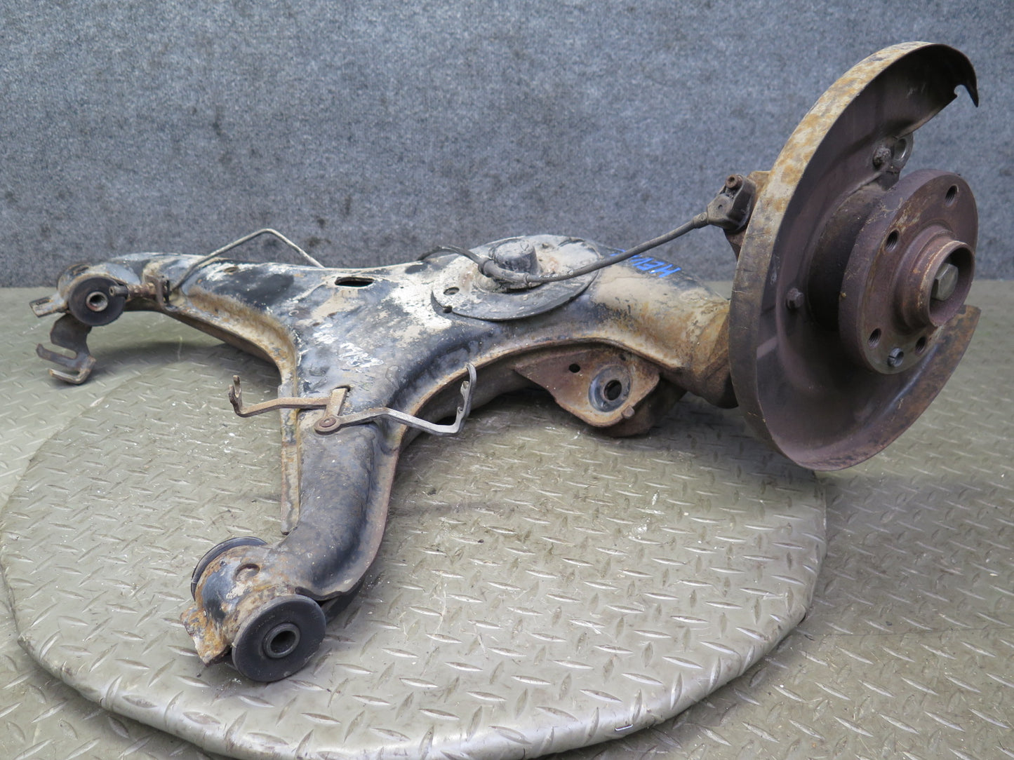 99-03 VW Eurovan T4 Rear Left Spindle Knuckle Wheel Hub Bearing OEM