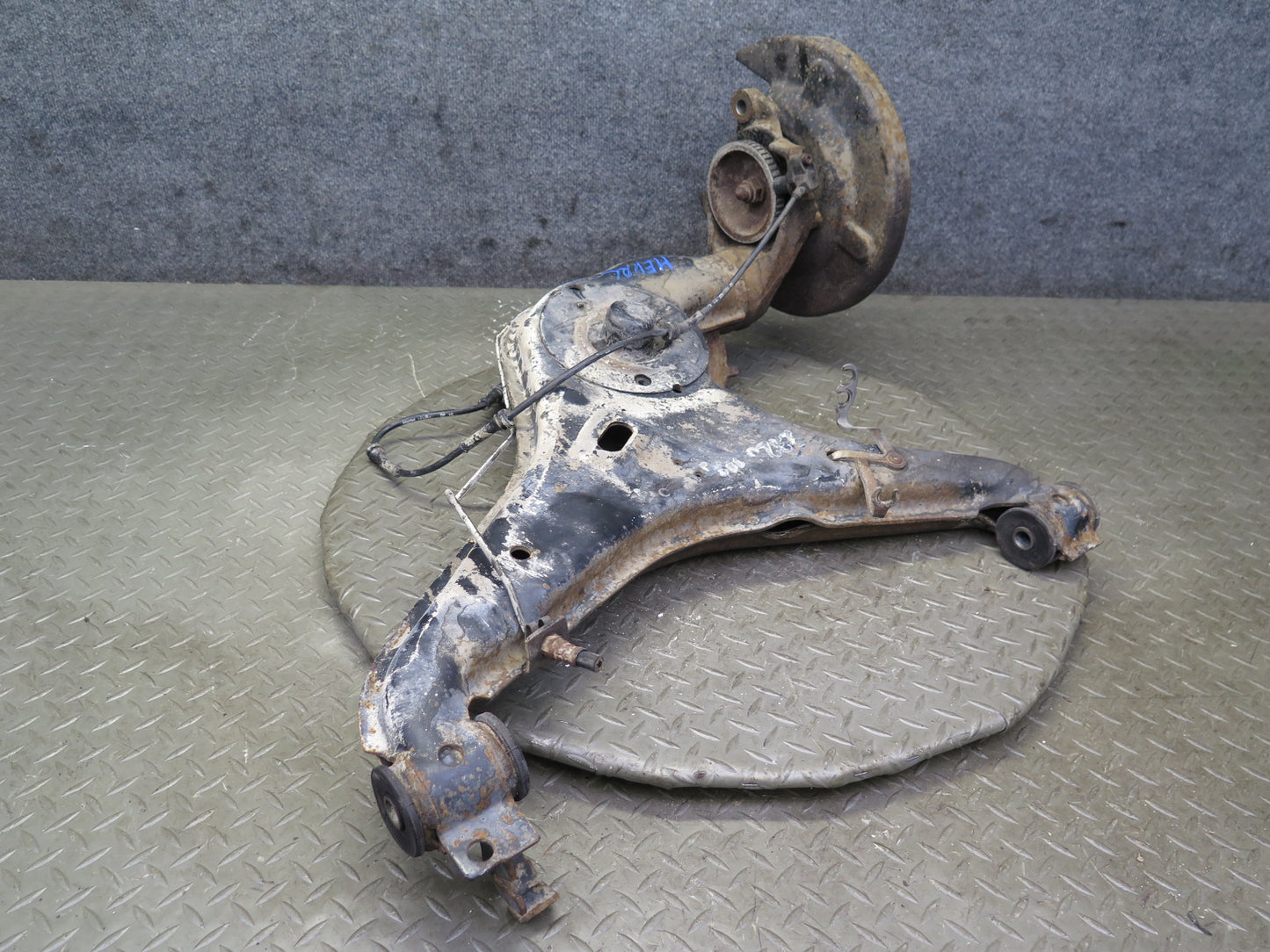 99-03 VW Eurovan T4 Rear Left Spindle Knuckle Wheel Hub Bearing OEM