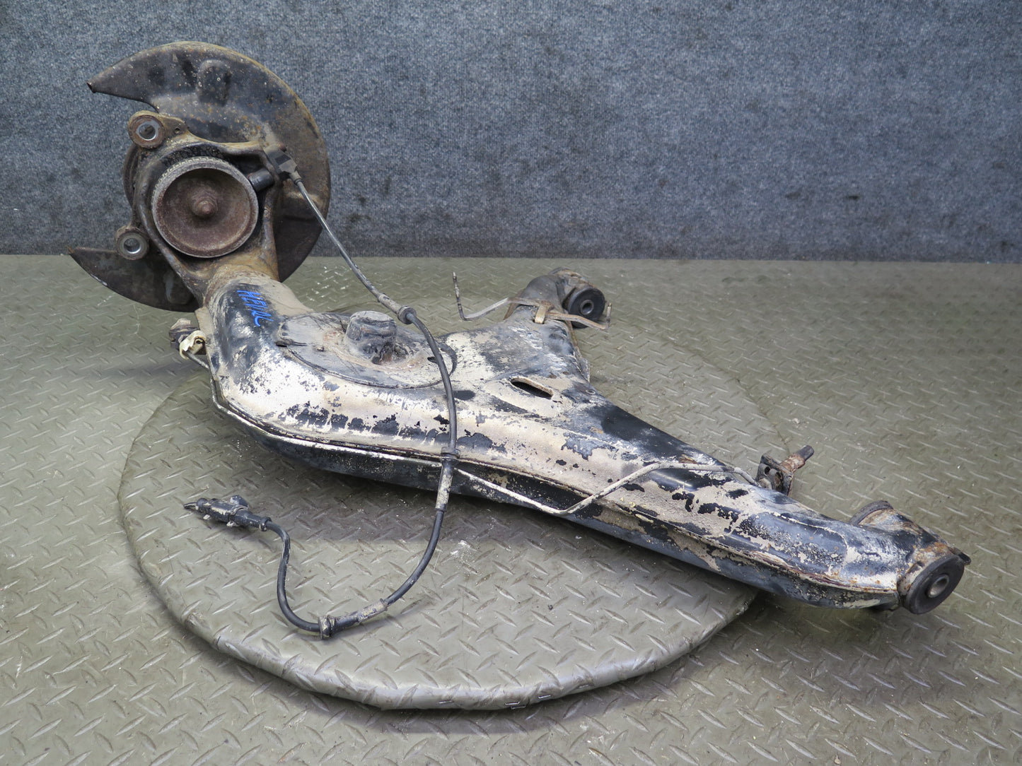 99-03 VW Eurovan T4 Rear Left Spindle Knuckle Wheel Hub Bearing OEM