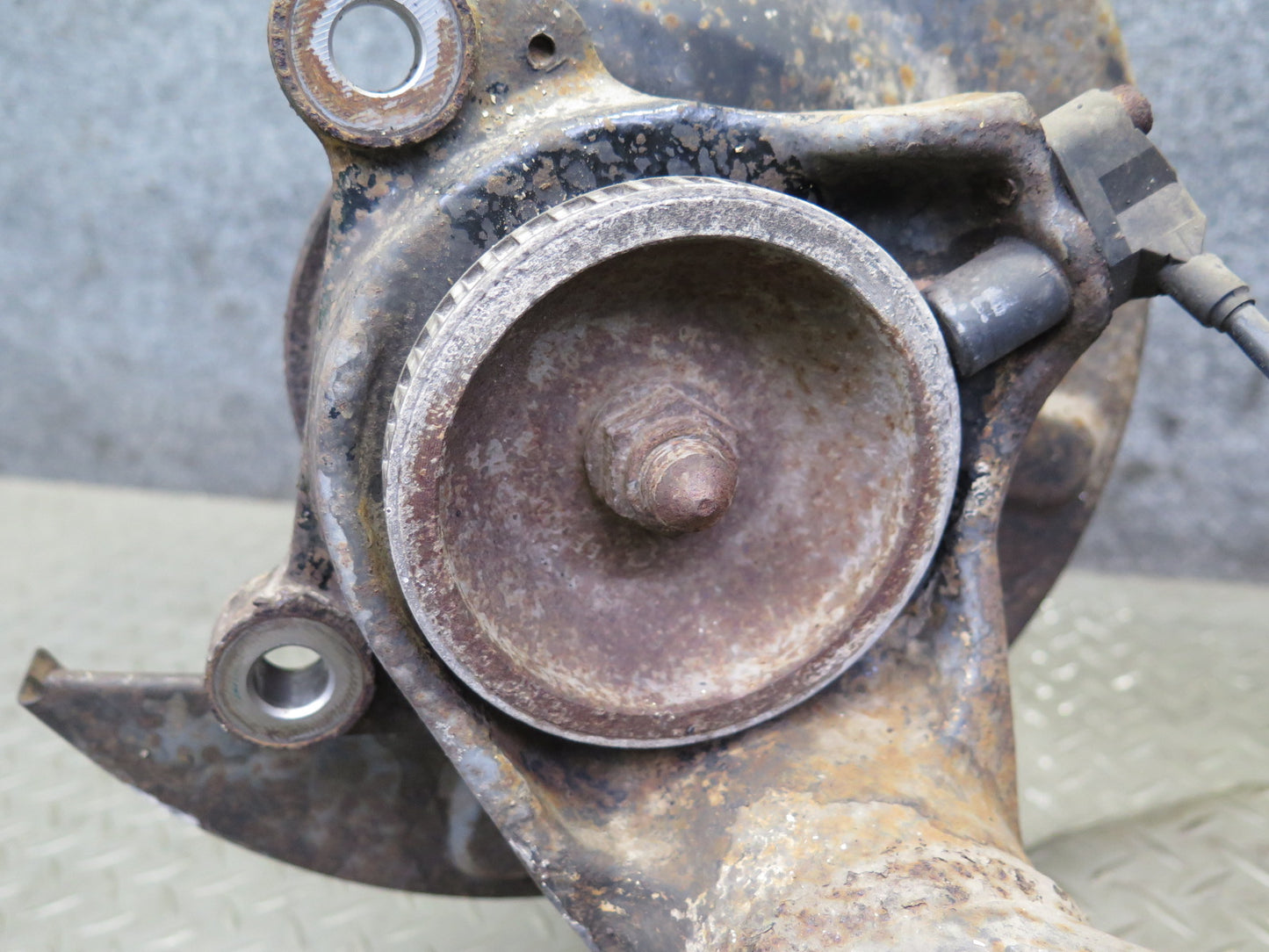 99-03 VW Eurovan T4 Rear Left Spindle Knuckle Wheel Hub Bearing OEM