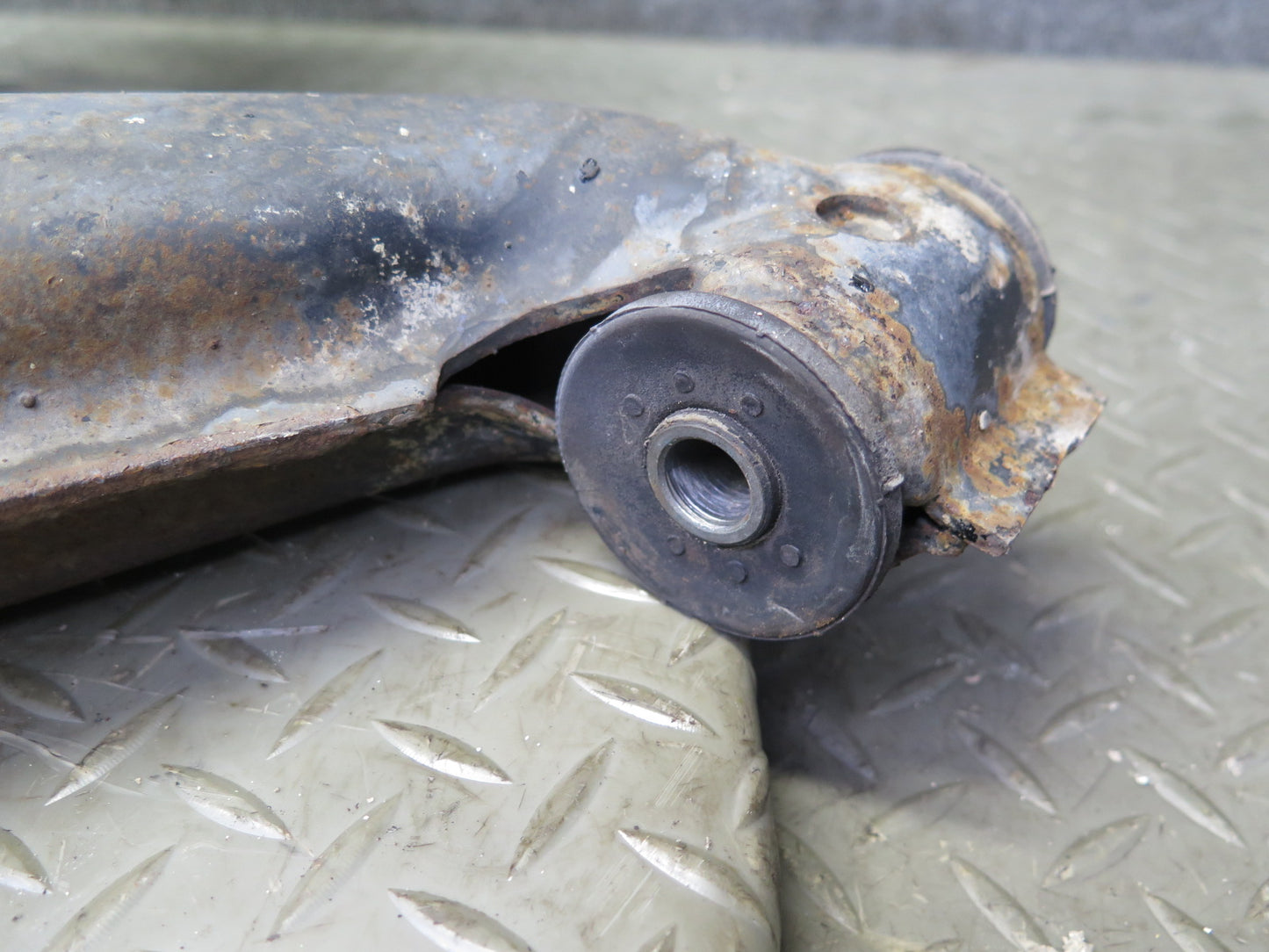 99-03 VW Eurovan T4 Rear Left Spindle Knuckle Wheel Hub Bearing OEM