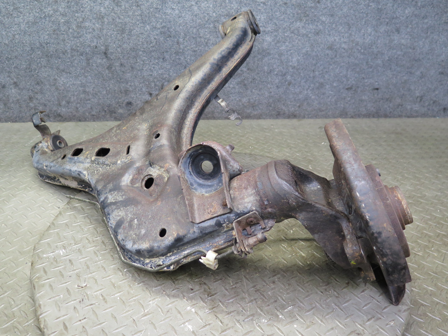 99-03 VW Eurovan T4 Rear Left Spindle Knuckle Wheel Hub Bearing OEM