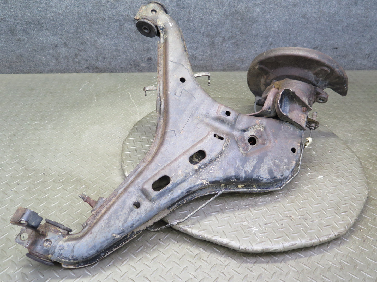 99-03 VW Eurovan T4 Rear Left Spindle Knuckle Wheel Hub Bearing OEM