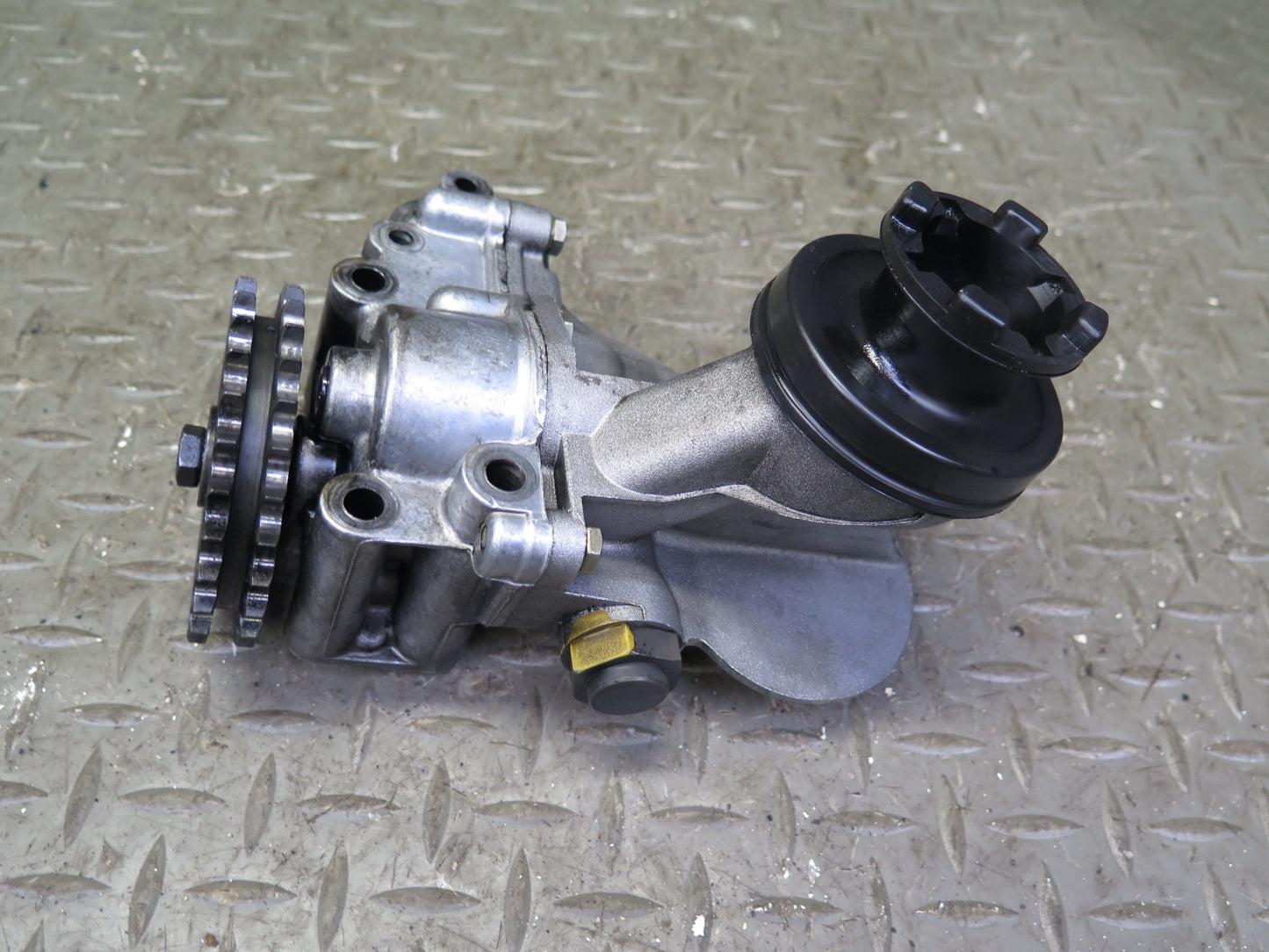 82-85 Mercedes W123 300D 617.952 Diesel Engine Motor Oil Pump 6171810101 OEM