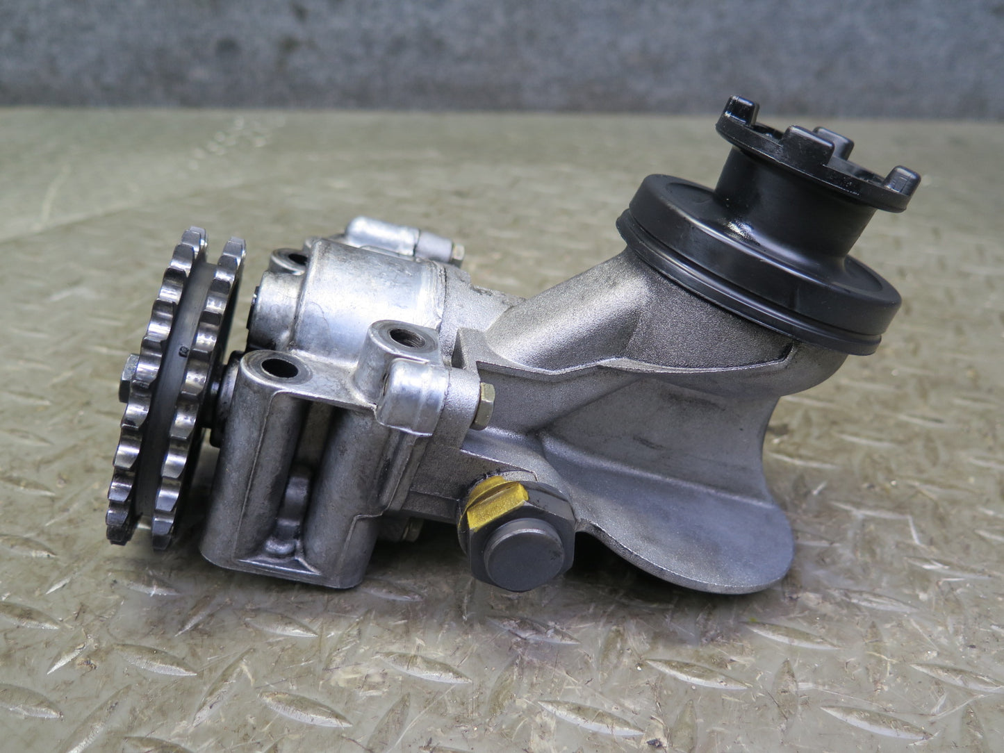 82-85 Mercedes W123 300D 617.952 Diesel Engine Motor Oil Pump 6171810101 OEM