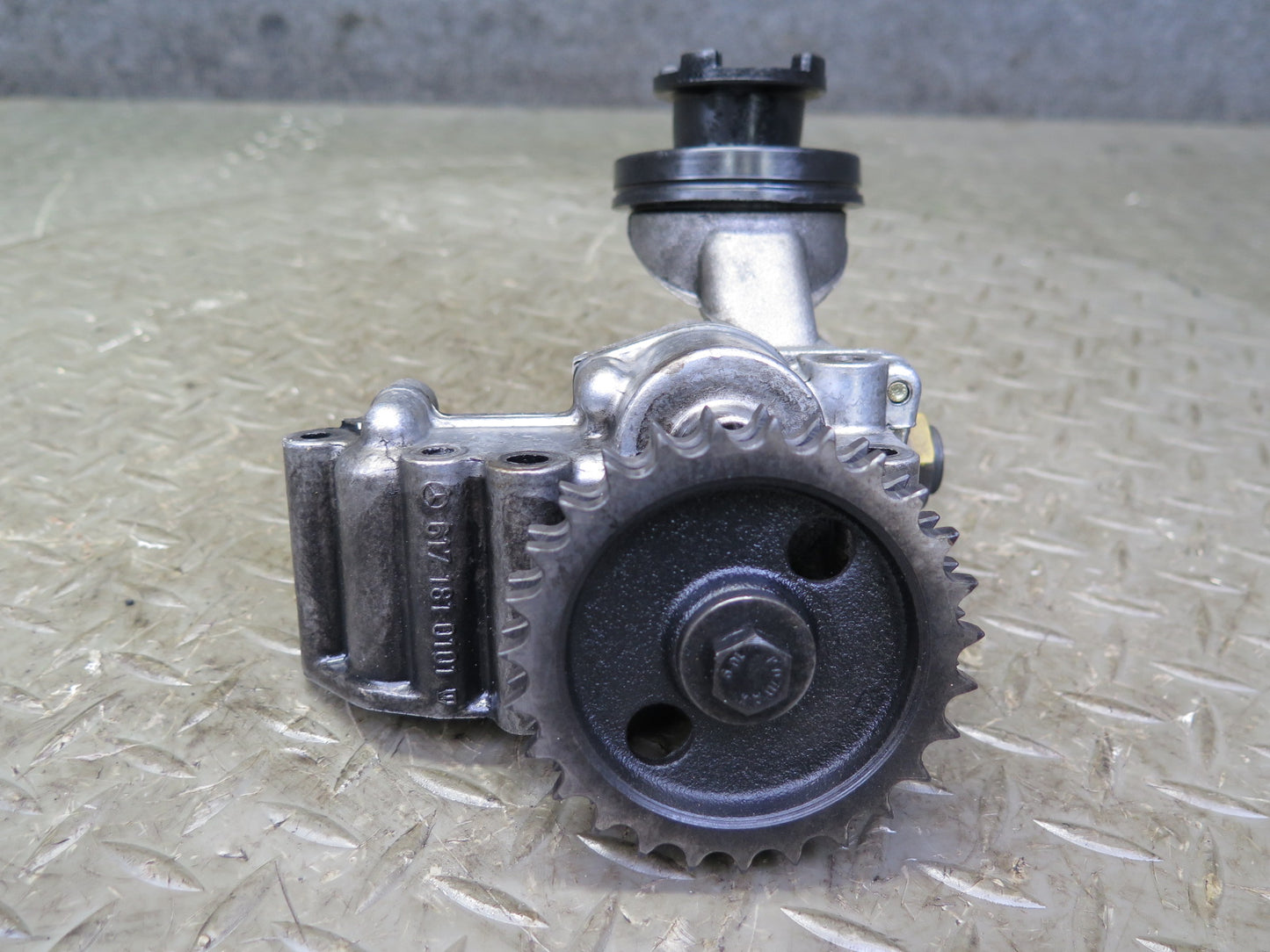 82-85 Mercedes W123 300D 617.952 Diesel Engine Motor Oil Pump 6171810101 OEM