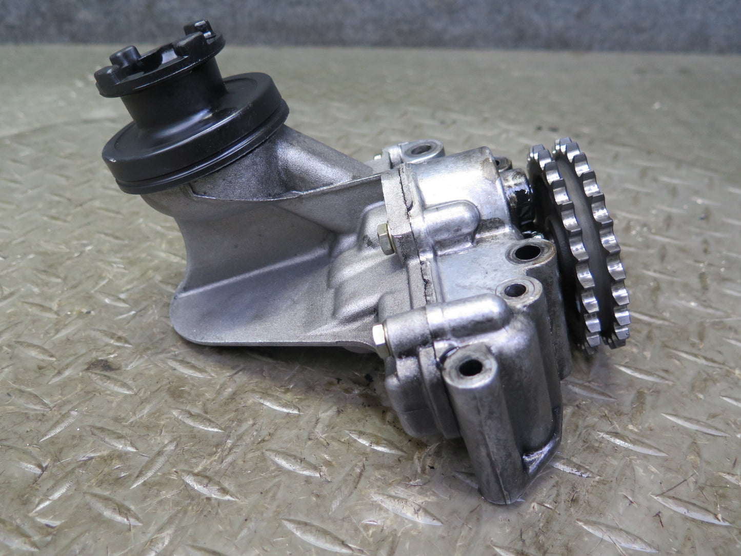 82-85 Mercedes W123 300D 617.952 Diesel Engine Motor Oil Pump 6171810101 OEM