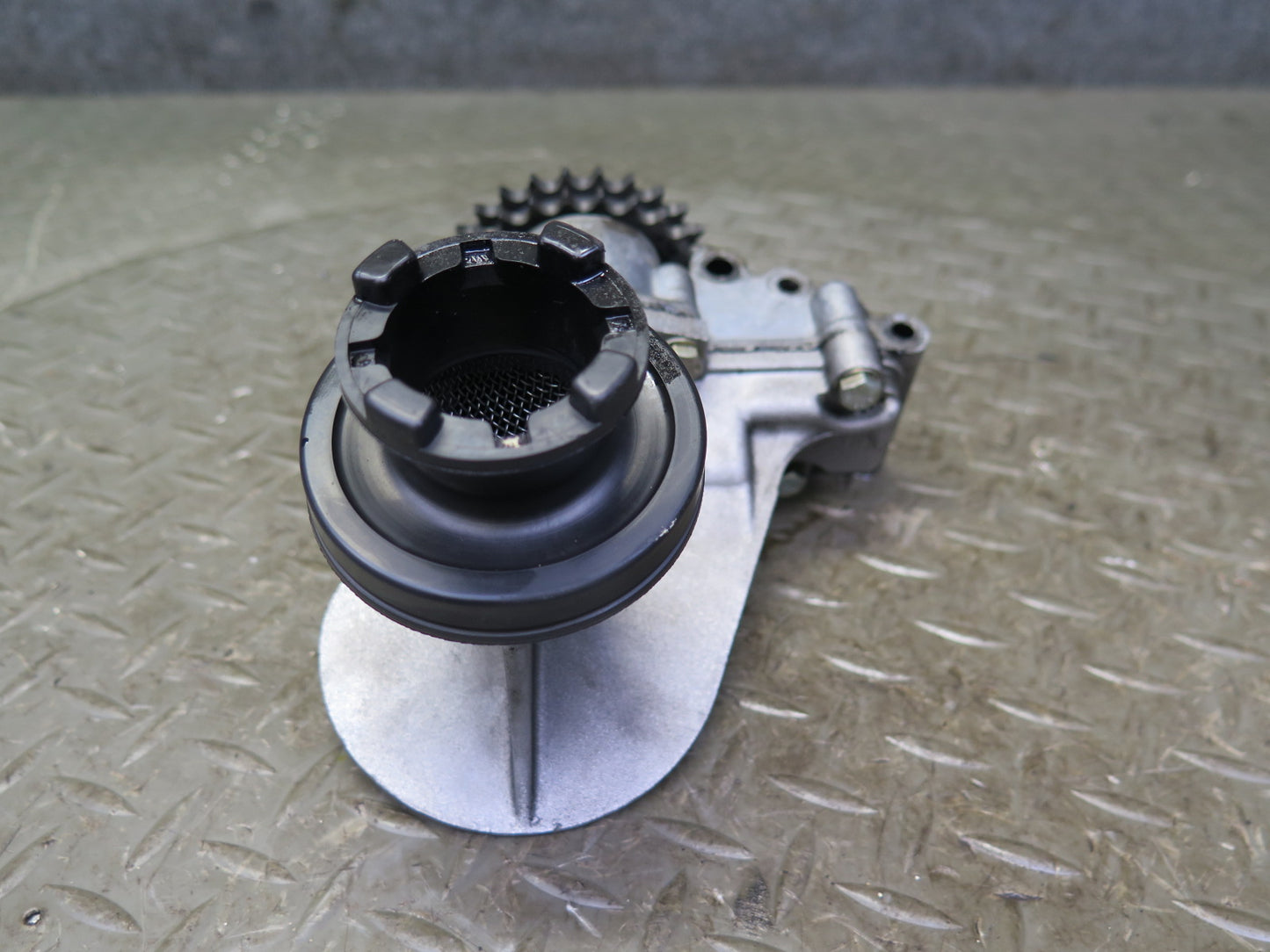 82-85 Mercedes W123 300D 617.952 Diesel Engine Motor Oil Pump 6171810101 OEM