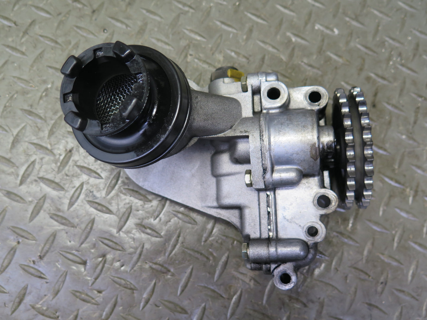 82-85 Mercedes W123 300D 617.952 Diesel Engine Motor Oil Pump 6171810101 OEM