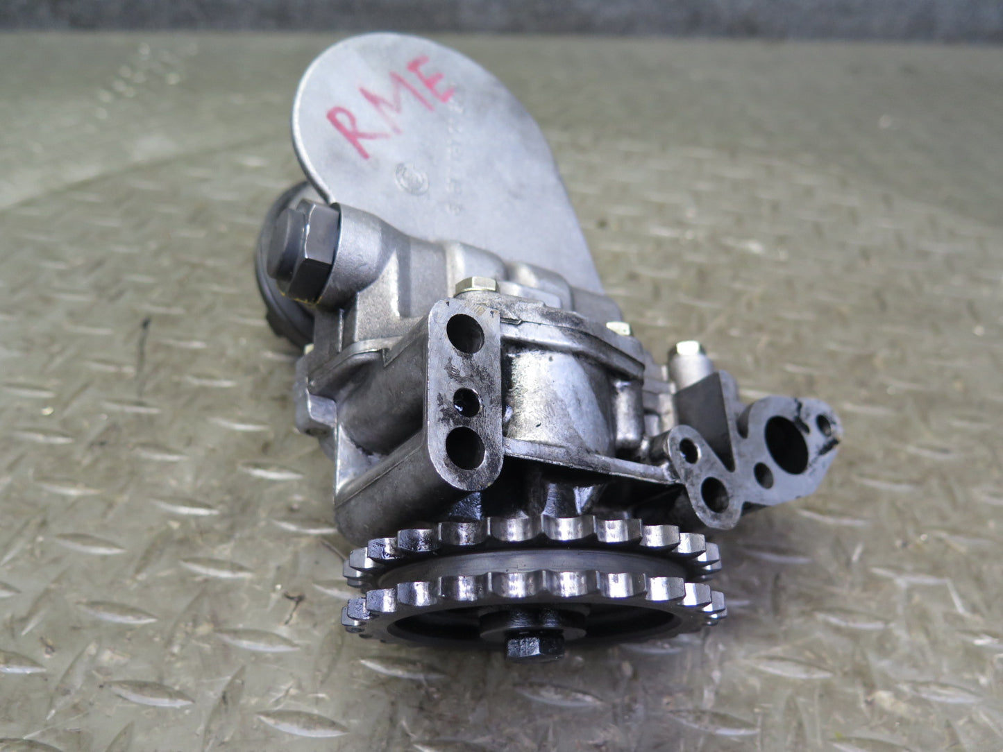 82-85 Mercedes W123 300D 617.952 Diesel Engine Motor Oil Pump 6171810101 OEM