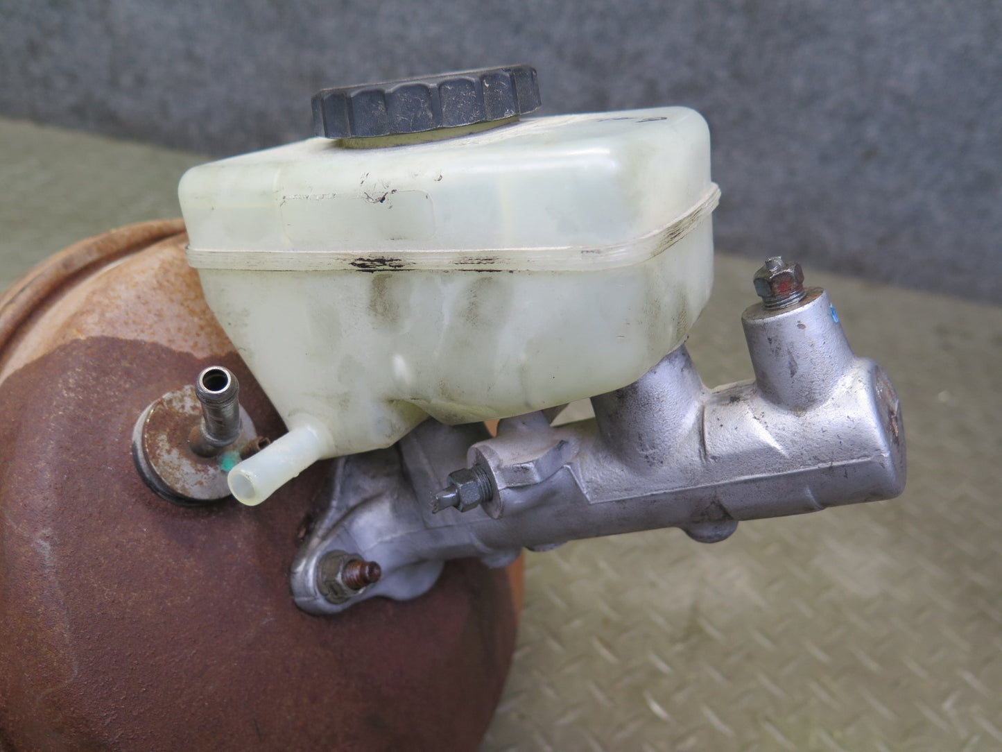 98-00 Lexus UCF20L LS400 Brake Master Cylinder Booster Fluid Reservoir OEM