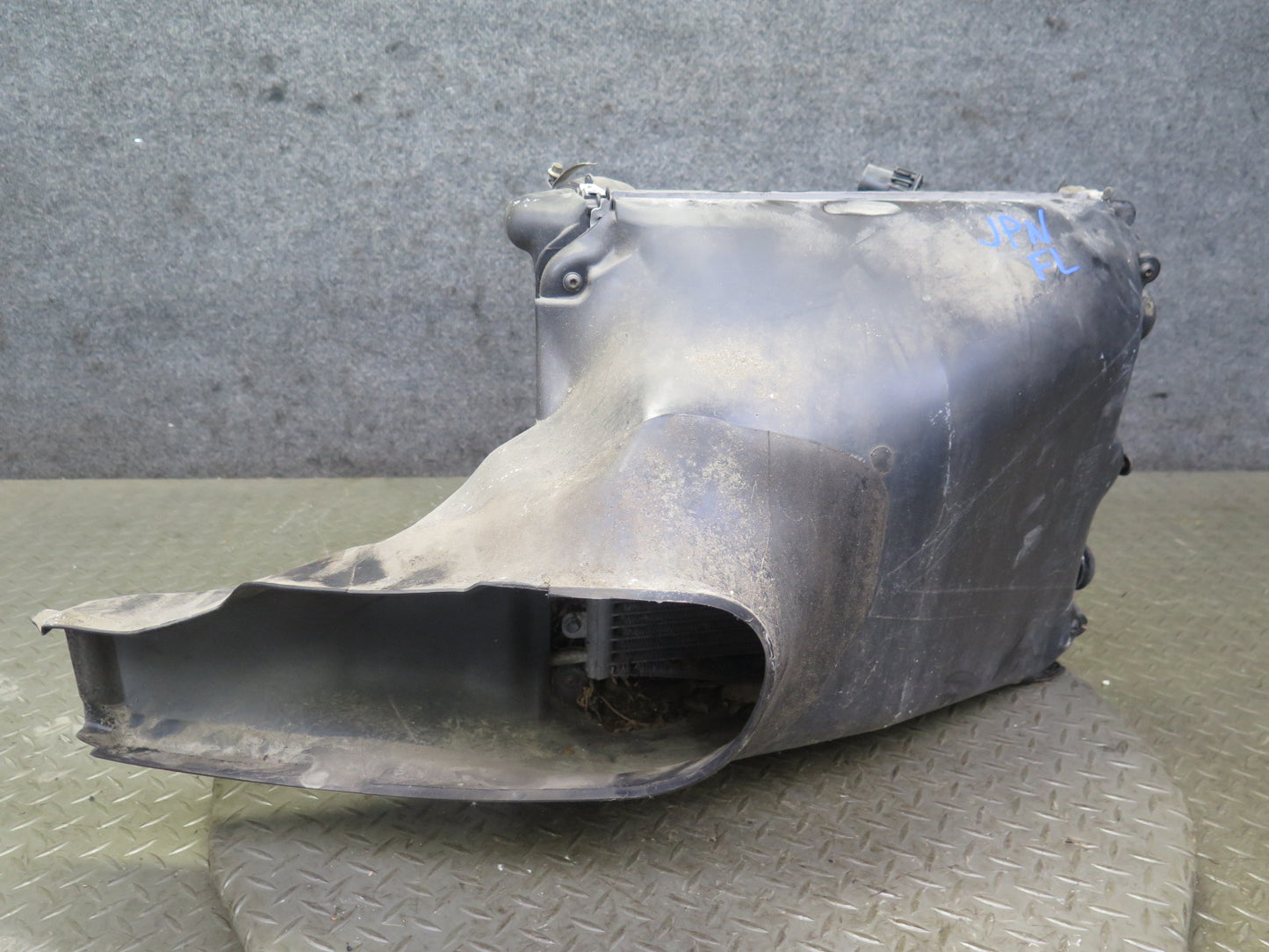 1999-2004 Porsche 911 996 Left Engine Radiator Fan Condenser Shroud Assy