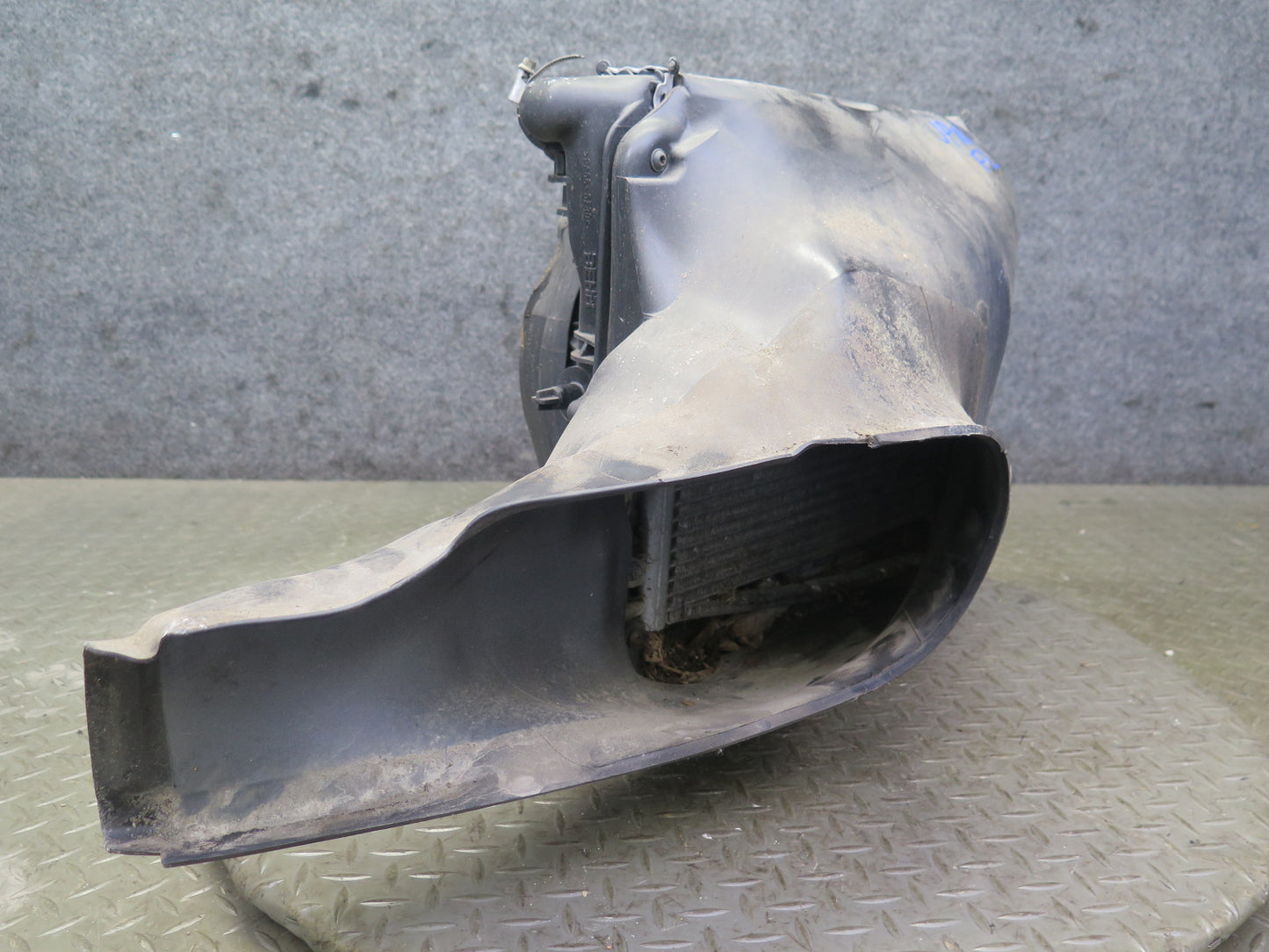1999-2004 Porsche 911 996 Left Engine Radiator Fan Condenser Shroud Assy
