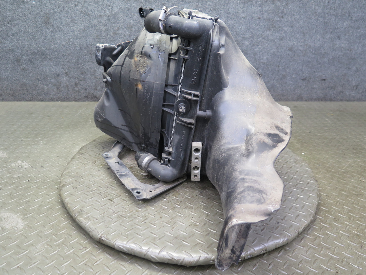 1999-2004 Porsche 911 996 Left Engine Radiator Fan Condenser Shroud Assy