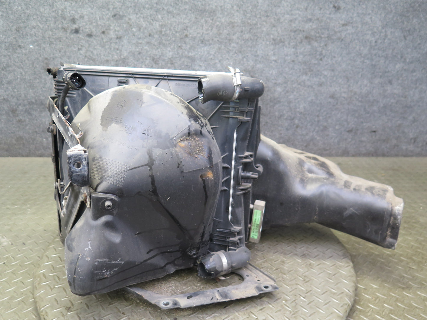 1999-2004 Porsche 911 996 Left Engine Radiator Fan Condenser Shroud Assy