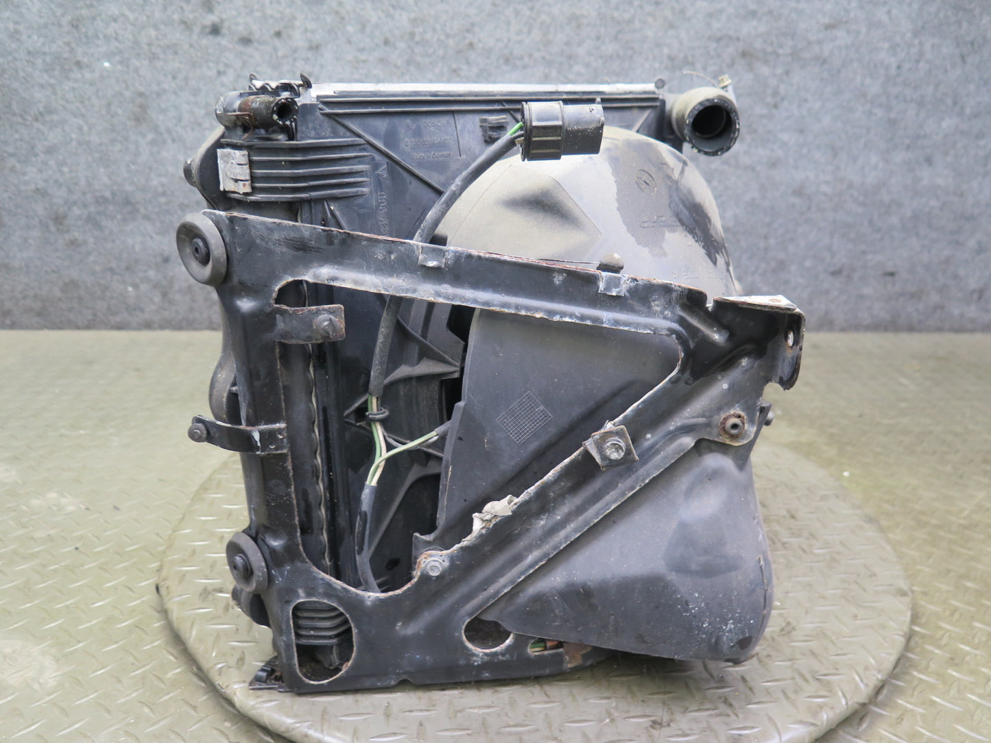 1999-2004 Porsche 911 996 Left Engine Radiator Fan Condenser Shroud Assy