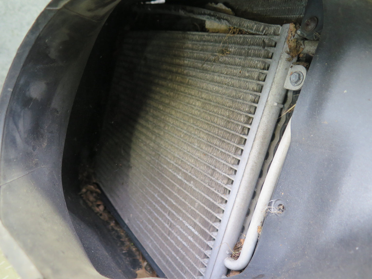 1999-2004 Porsche 911 996 Left Engine Radiator Fan Condenser Shroud Assy