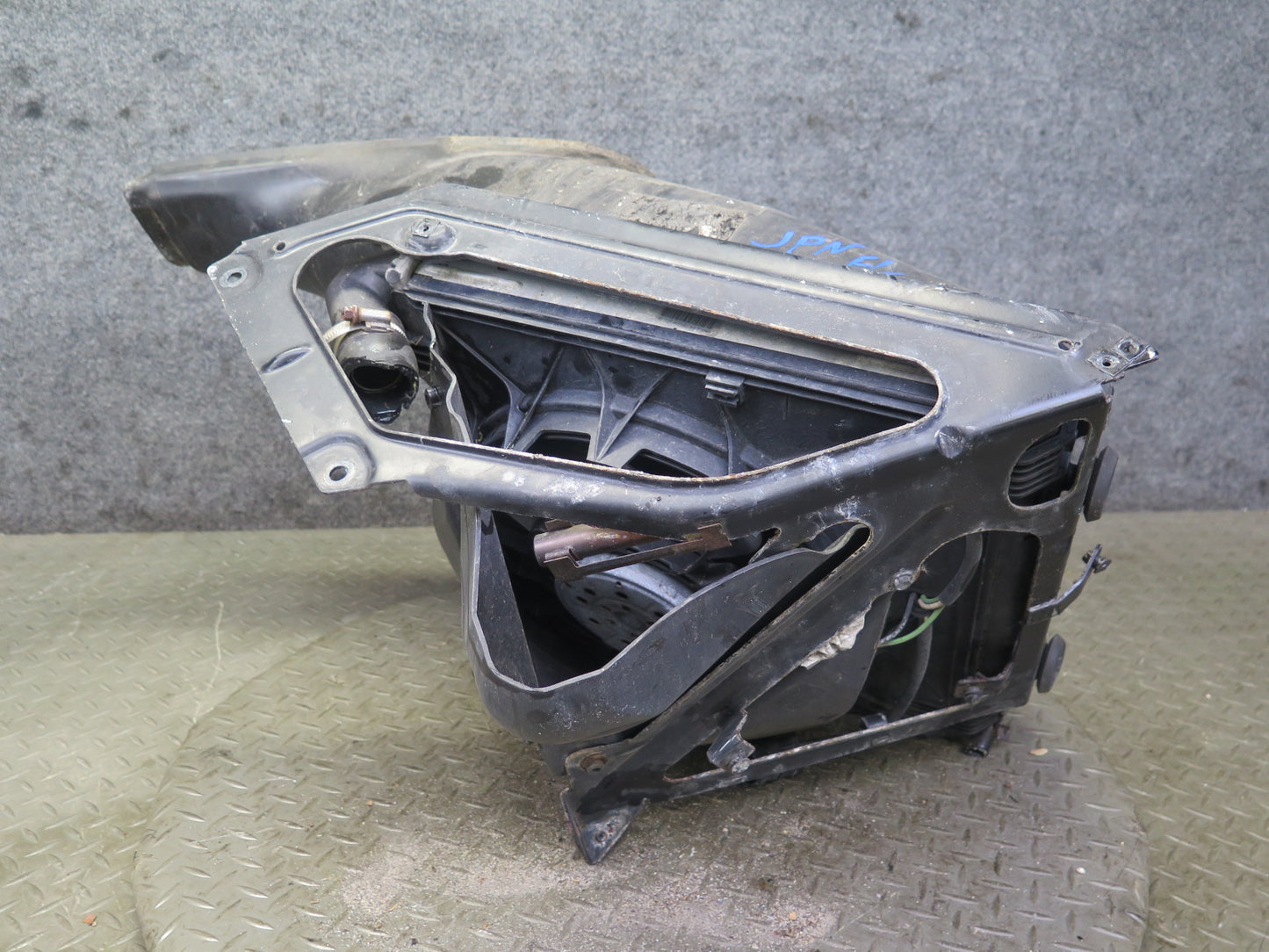 1999-2004 Porsche 911 996 Left Engine Radiator Fan Condenser Shroud Assy