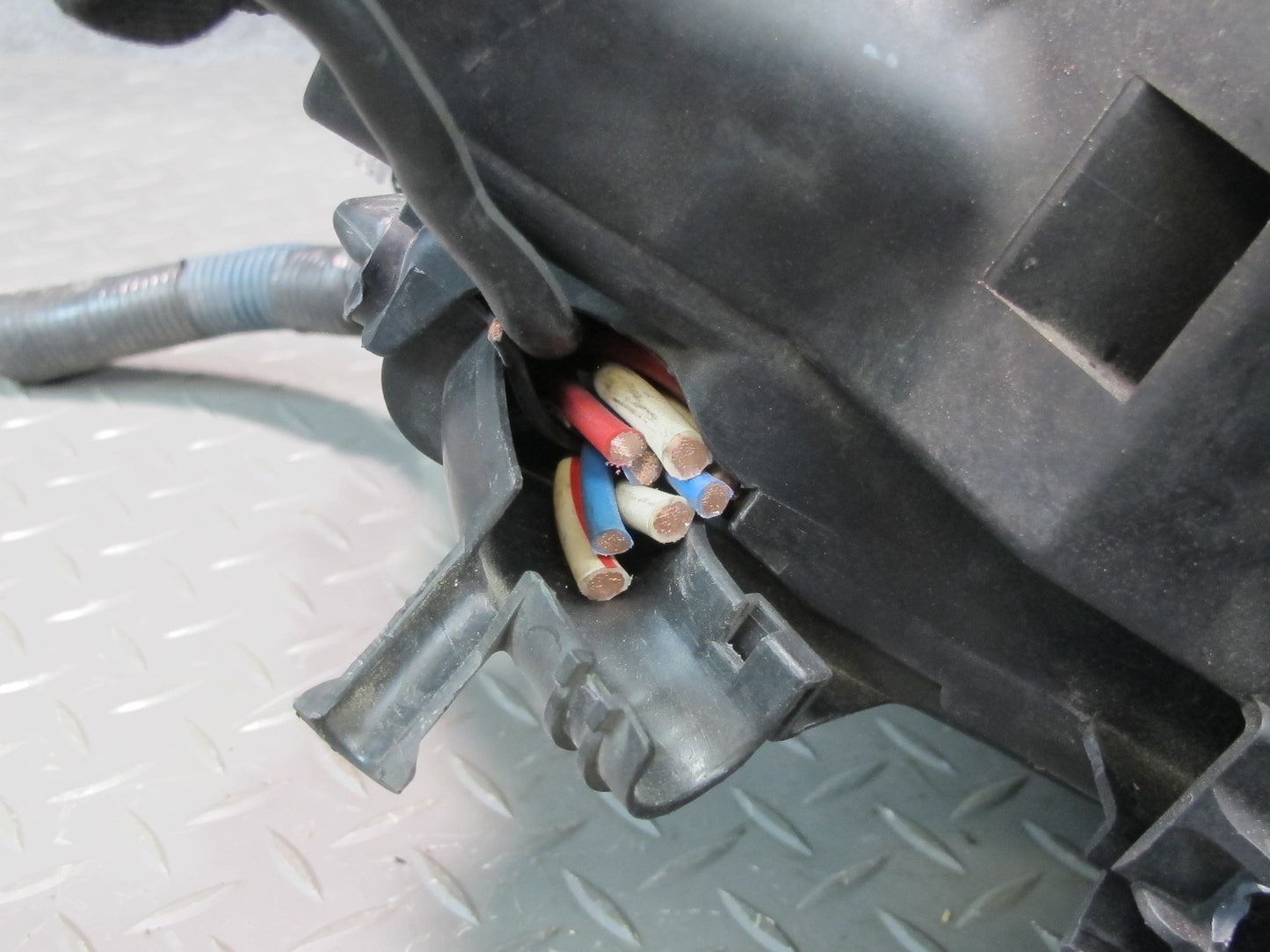 98-00 Lexus UCF20L LS400 Engine Bay Fuse Relay Box Module OEM