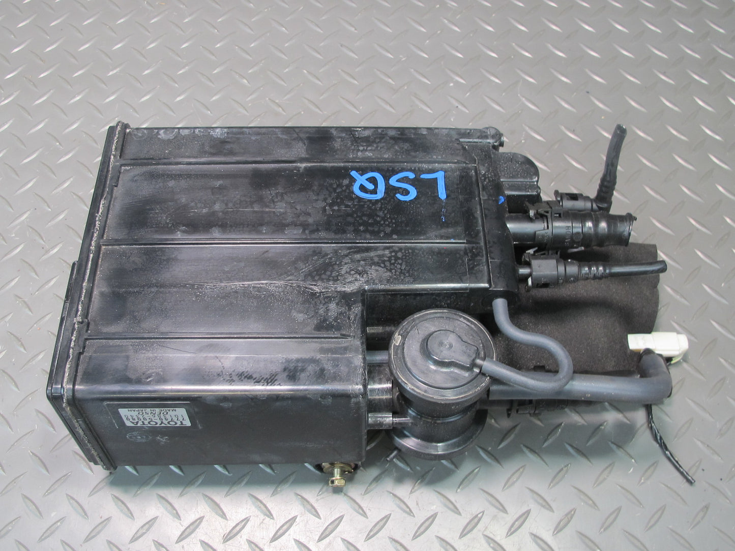 99-00 Lexus UCF20L LS400 Fuel Evap Vapor Charcoal Canister 77740-50080 OEM