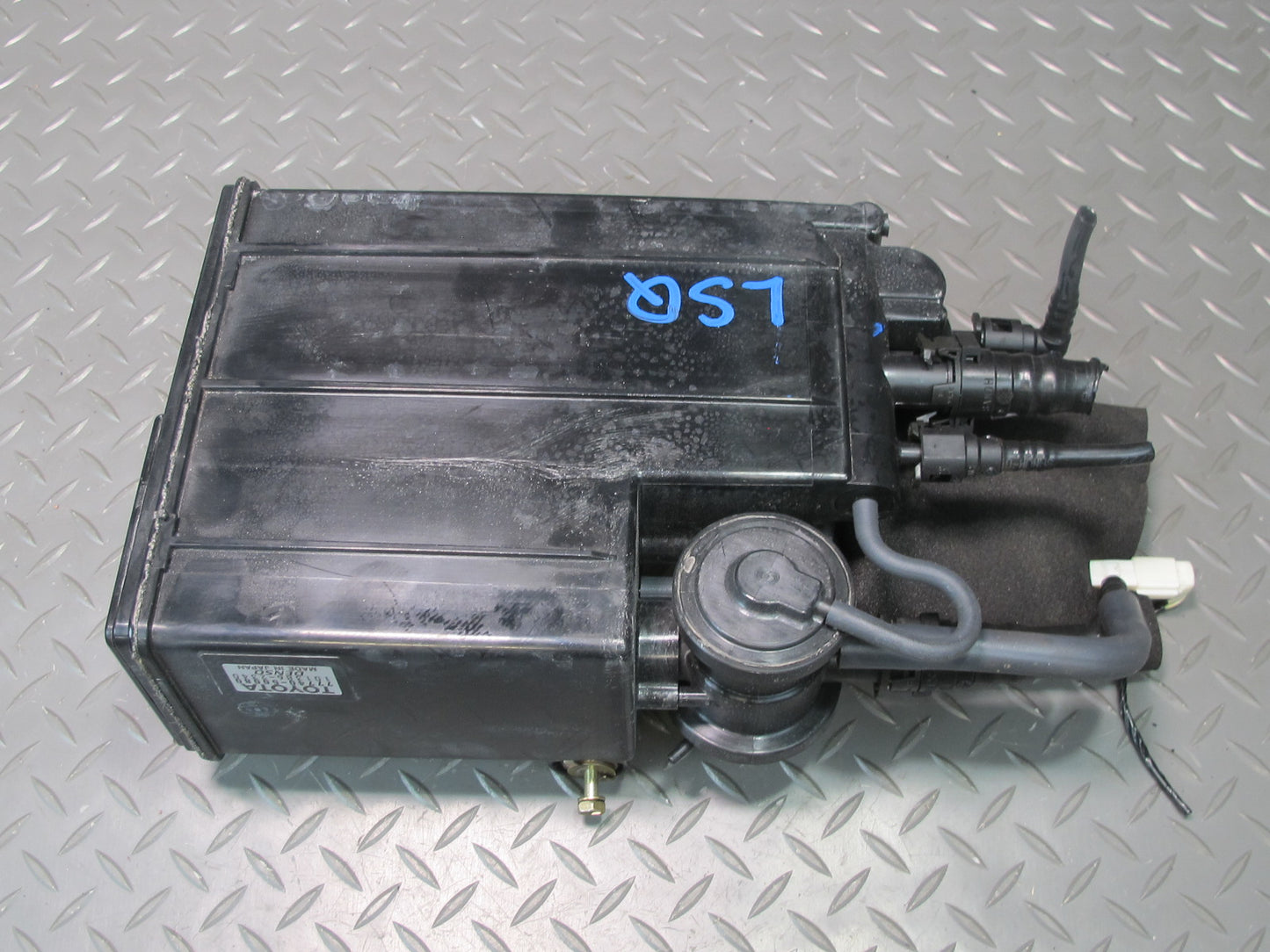 99-00 Lexus UCF20L LS400 Fuel Evap Vapor Charcoal Canister 77740-50080 OEM