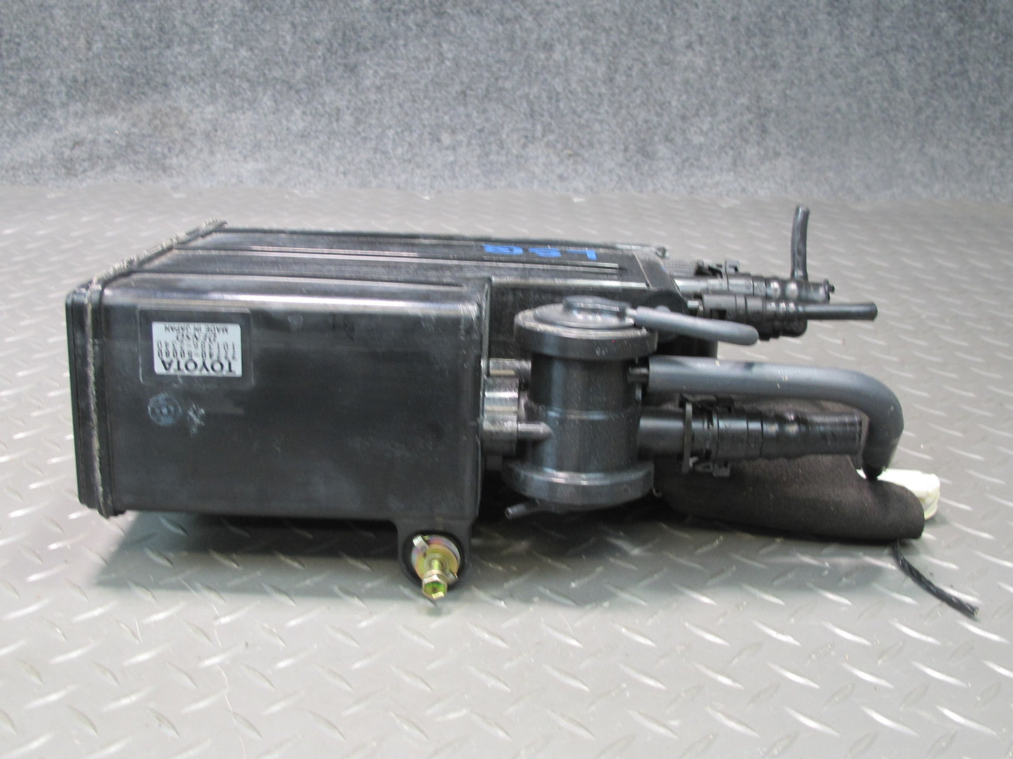 99-00 Lexus UCF20L LS400 Fuel Evap Vapor Charcoal Canister 77740-50080 OEM