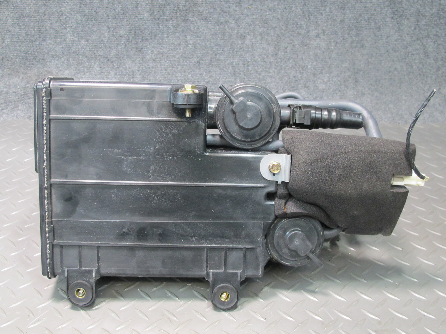 99-00 Lexus UCF20L LS400 Fuel Evap Vapor Charcoal Canister 77740-50080 OEM