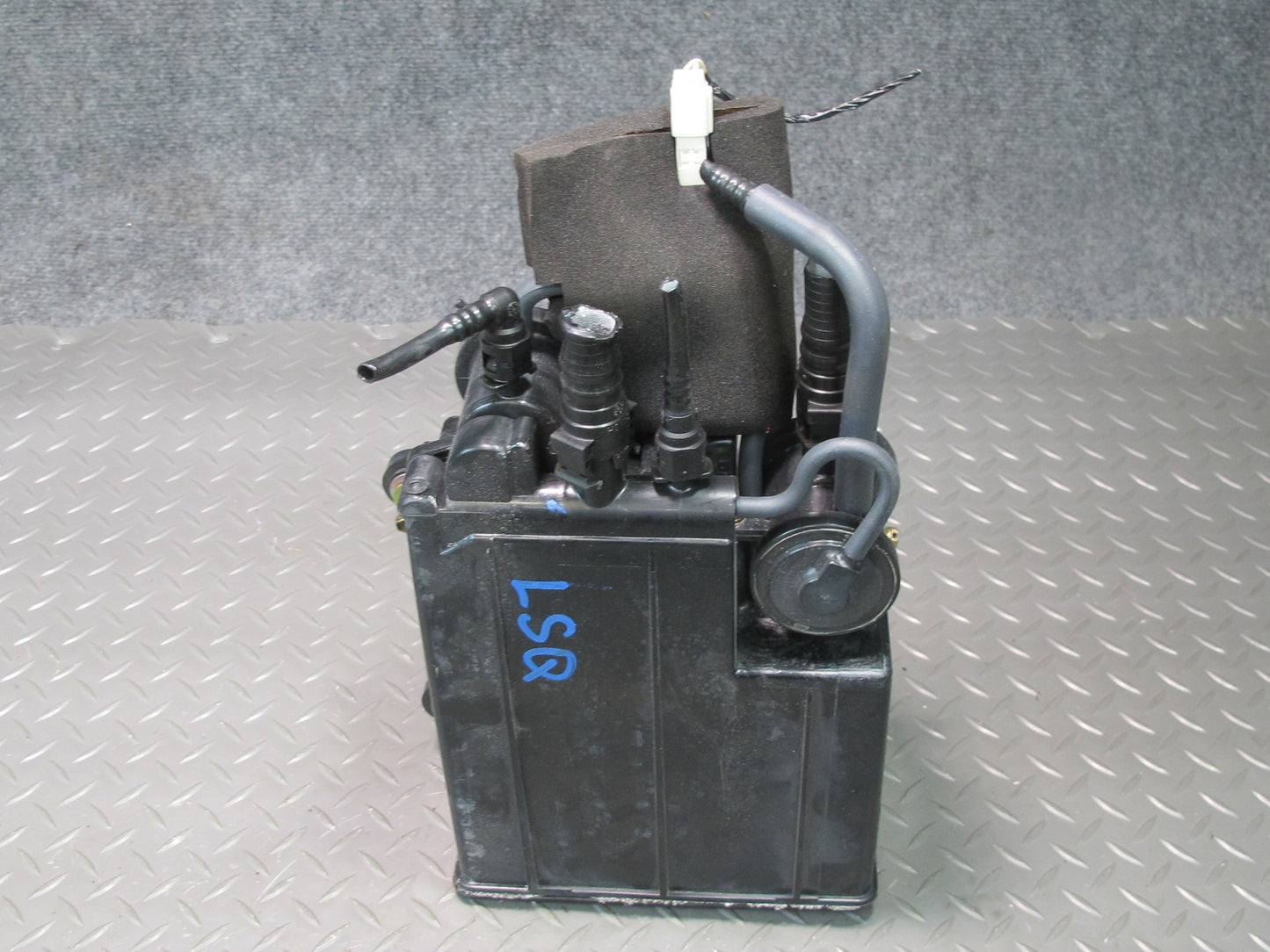 99-00 Lexus UCF20L LS400 Fuel Evap Vapor Charcoal Canister 77740-50080 OEM