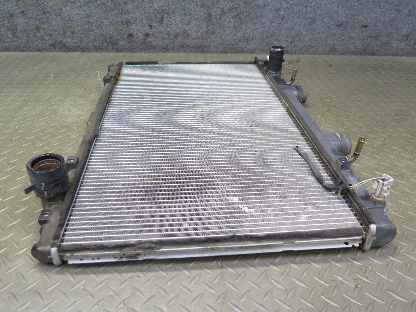 95-00 Lexus UCF20L LS400 Engine Cooling Radiator OEM