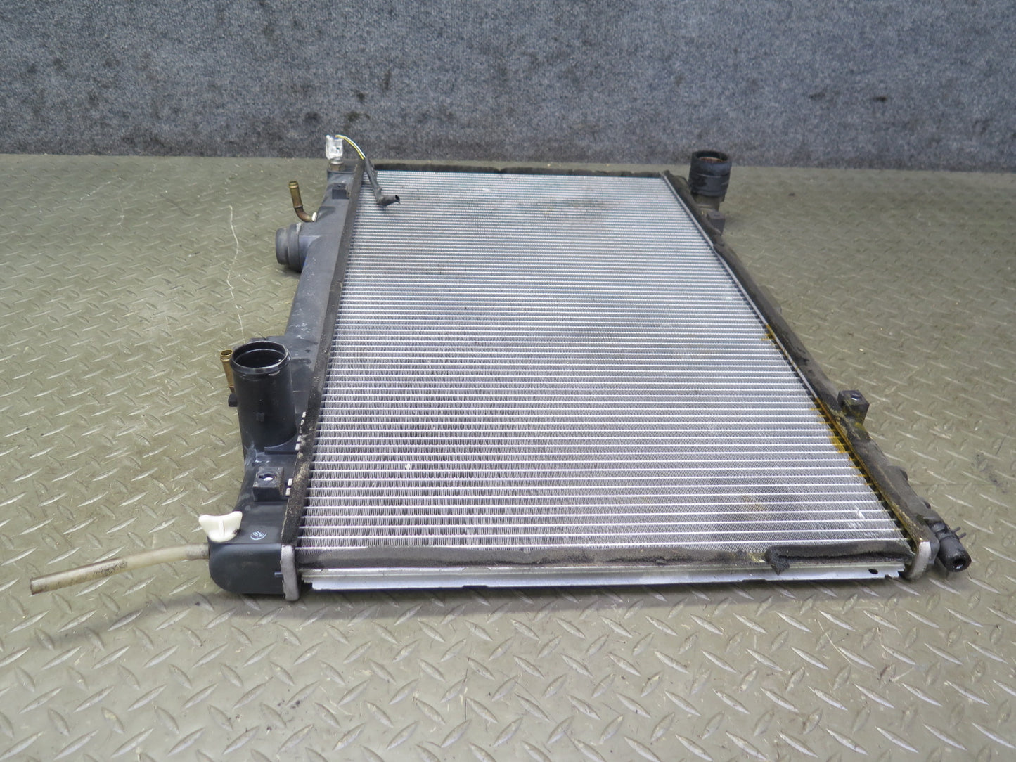 95-00 Lexus UCF20L LS400 Engine Cooling Radiator OEM