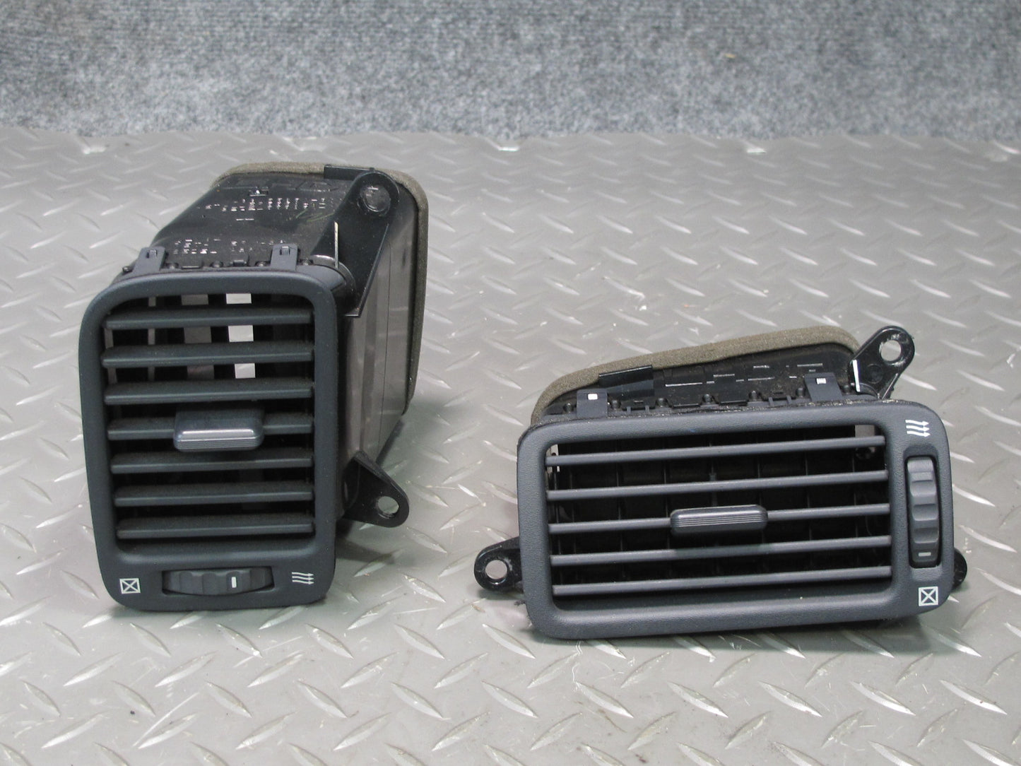 95-00 Lexus UCF20L LS400 Set of 2 Dash Left & Right AC Heater Air Vent Black OEM