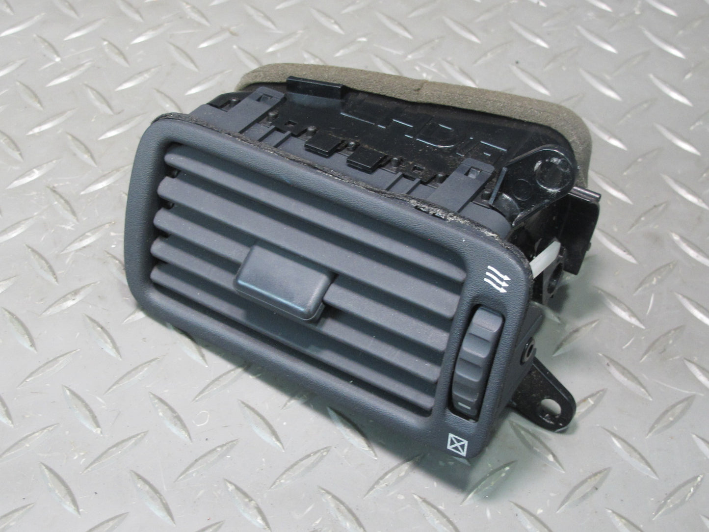 95-00 Lexus UCF20L LS400 Set of 2 Dash Left & Right AC Heater Air Vent Black OEM