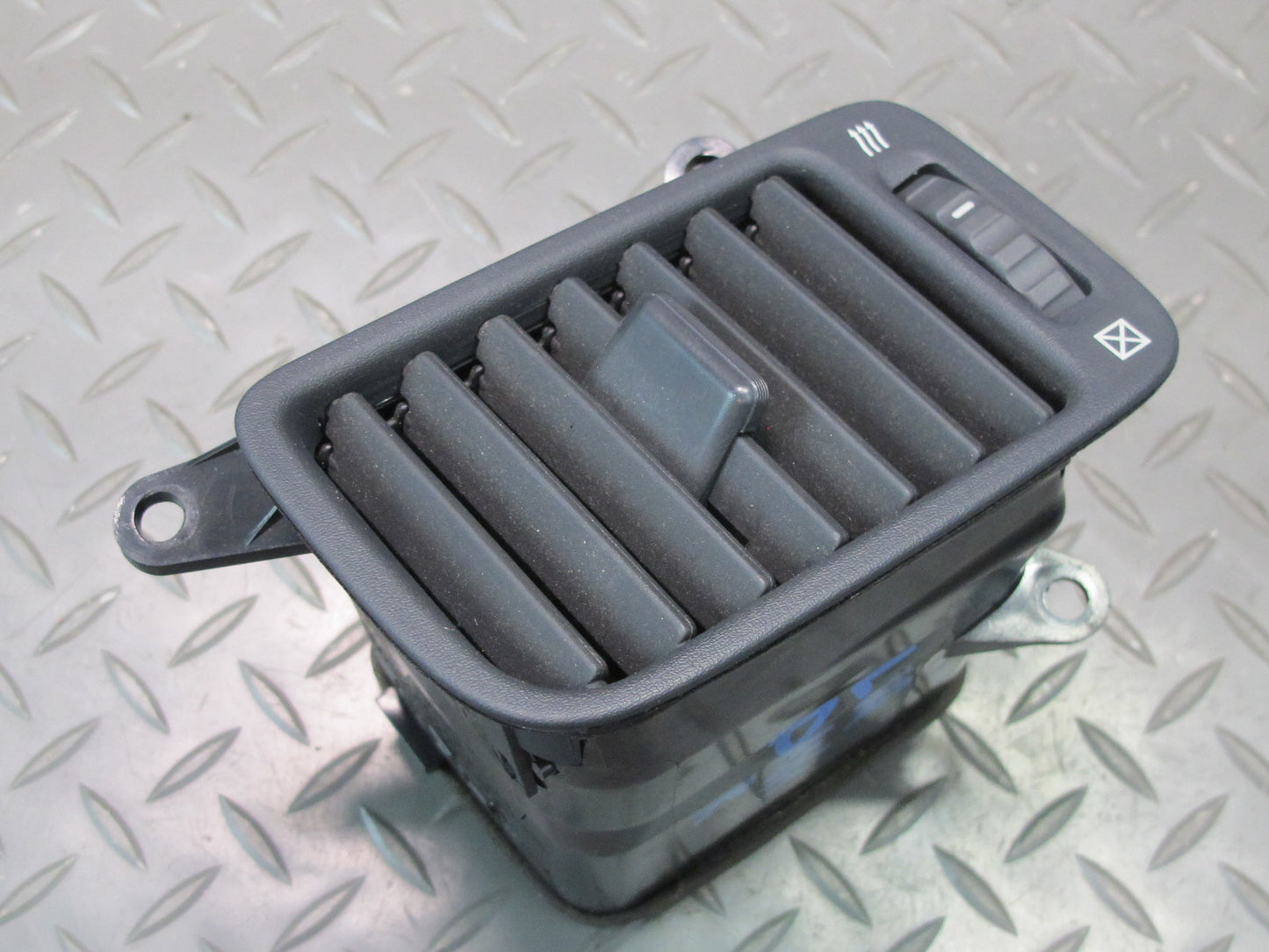 95-00 Lexus UCF20L LS400 Set of 2 Dash Left & Right AC Heater Air Vent Black OEM