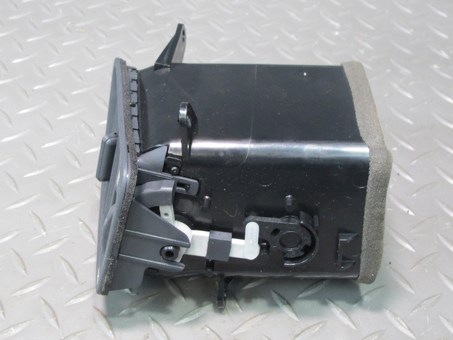 95-00 Lexus UCF20L LS400 Set of 2 Dash Left & Right AC Heater Air Vent Black OEM